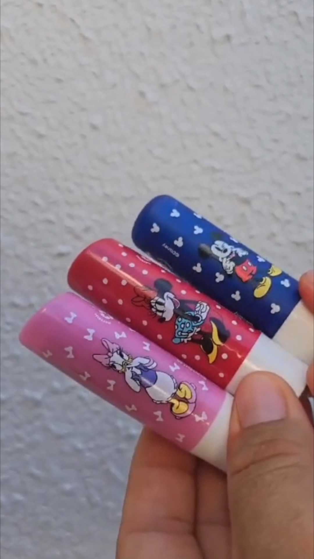 NIVEA Hidratante Labial Original Care - Ed. Limitada Disney®️ - Mickey e Amigos promove 24 horas de hidratação para os lábios com sua fórmula 100% natural e adequada para crianças a partir de 3 anos.



#LTKbrasil #LTKbeleza #LTKpromo