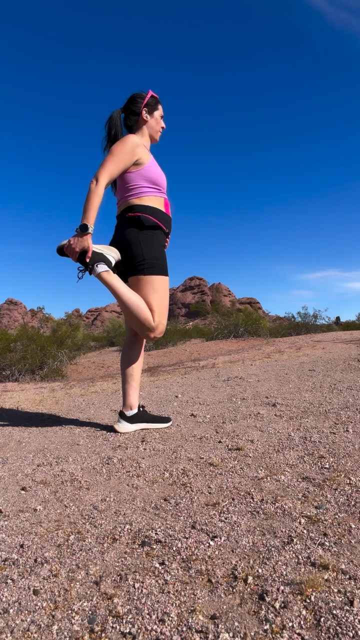 Happy Monday ☀️ 

3 hilly trail miles at 22 weeks pregnant. Slower pace, bigger bump, same love for getting outside.

#motherrunner #pregnantfitness #22weekspregnant #mondaymiles #runnersofig