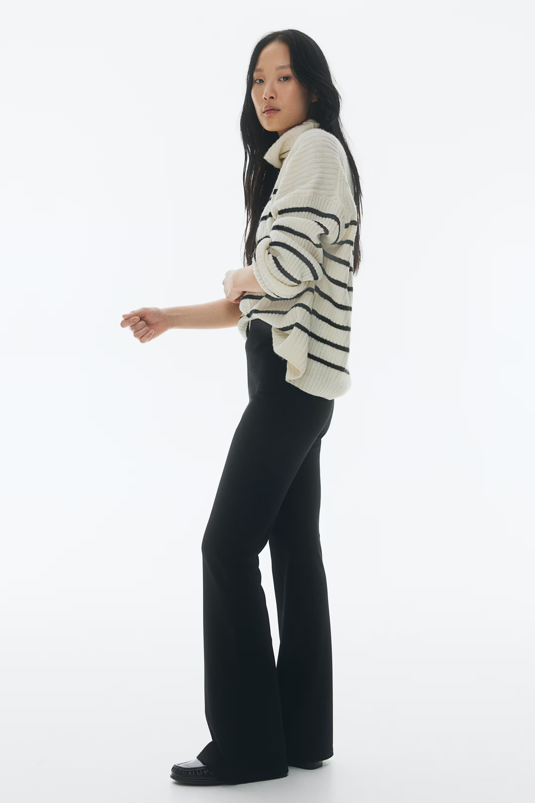 Flared leggings - Black - Ladies | H&M GB | H&M (UK, MY, IN, SG, PH, TW, HK)