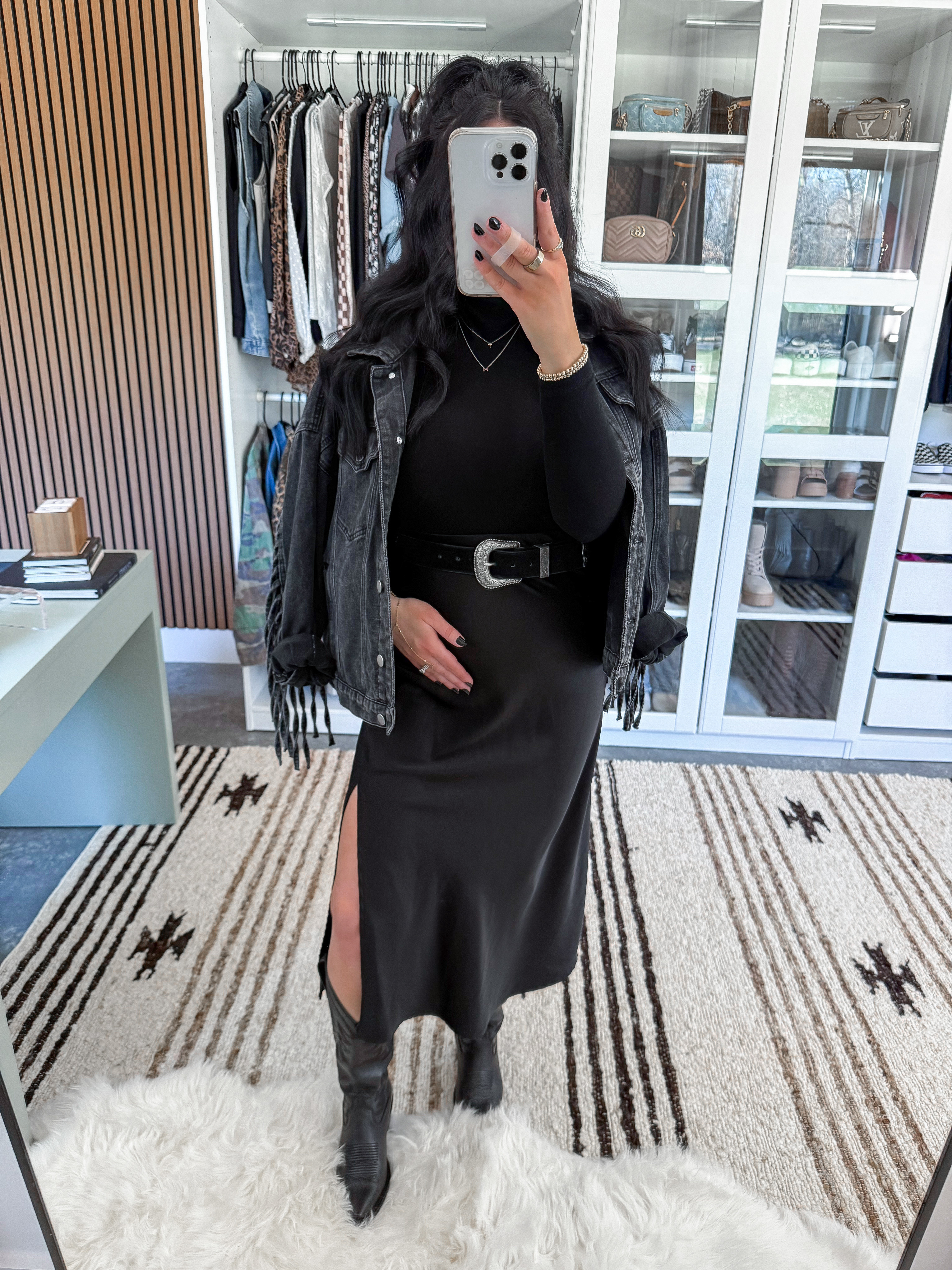 Top - xs
Fringe Denim Jacket - medium
Skirt - small
Belt - small

Keeping it classy in this all black western (bump friendly!) outfit. 🖤

 

 

#LTKFindsUnder50 #LTKFindsUnder100 #LTKBump