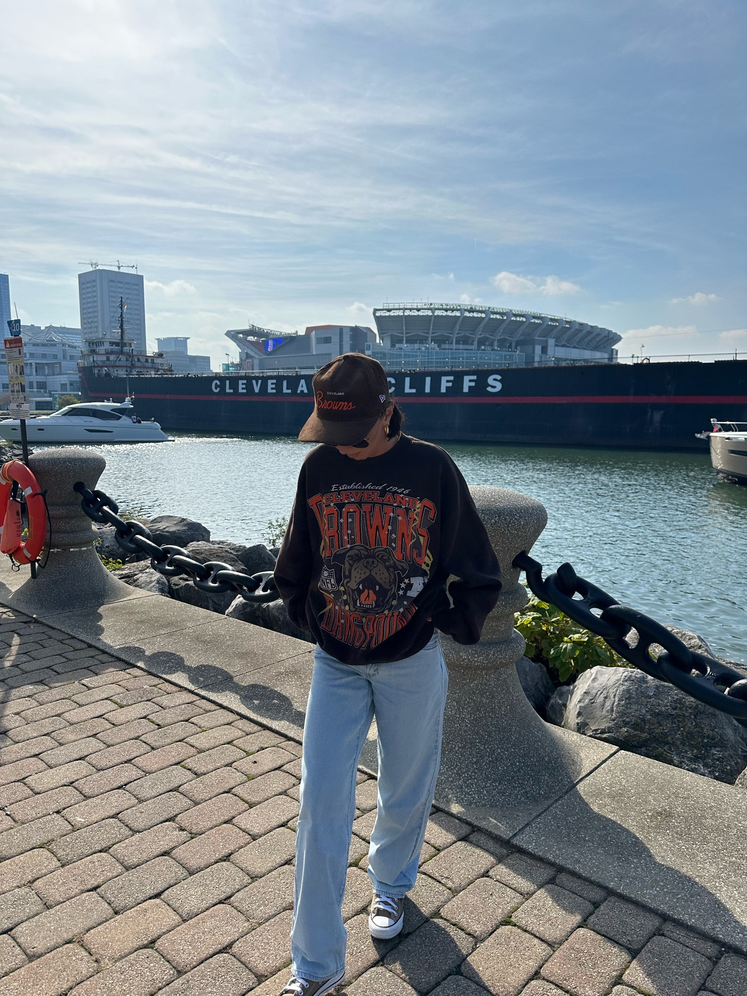 Game Day outfit 🤎 What i wore to the Cleveland Browns football game 

I sized up to a Medium in the crewneck and sized up one size for my jeans

Abercrombie sweatshirt, Levi’s jeans and converse - hat is from Culture Kings but linked similar 

#LTKstyletip #LTKHolidaySale #LTKSeasonal