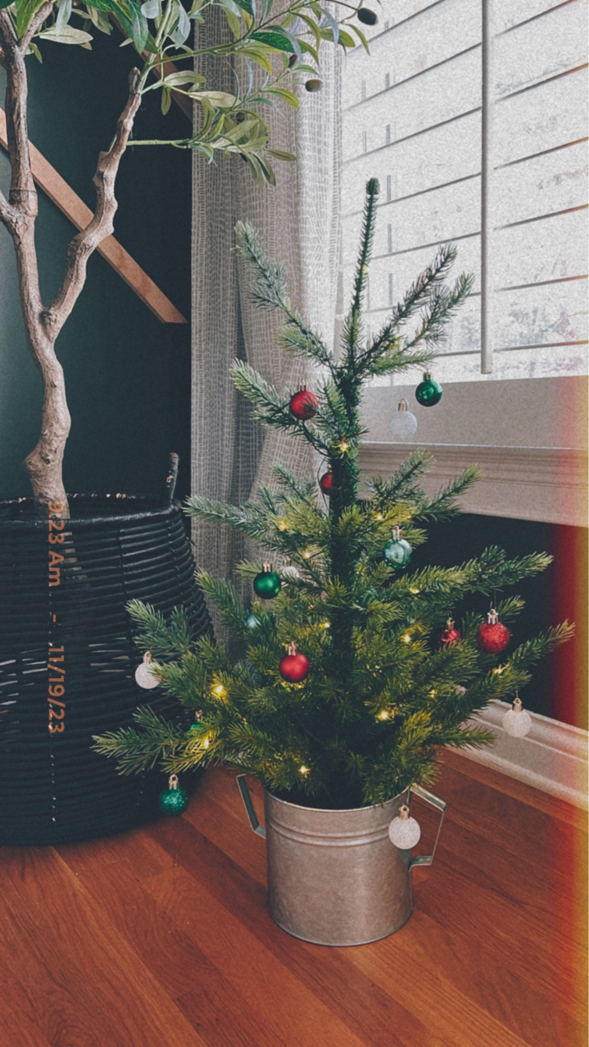 Adorable Pre-lit Tree for Baby’s Room 😍

Holiday Decor | Christmas Decor | Pre-lit Tree | Mini Christmas Tree | Christmas Tree 

#LTKSeasonal #LTKfindsunder50 #LTKHoliday