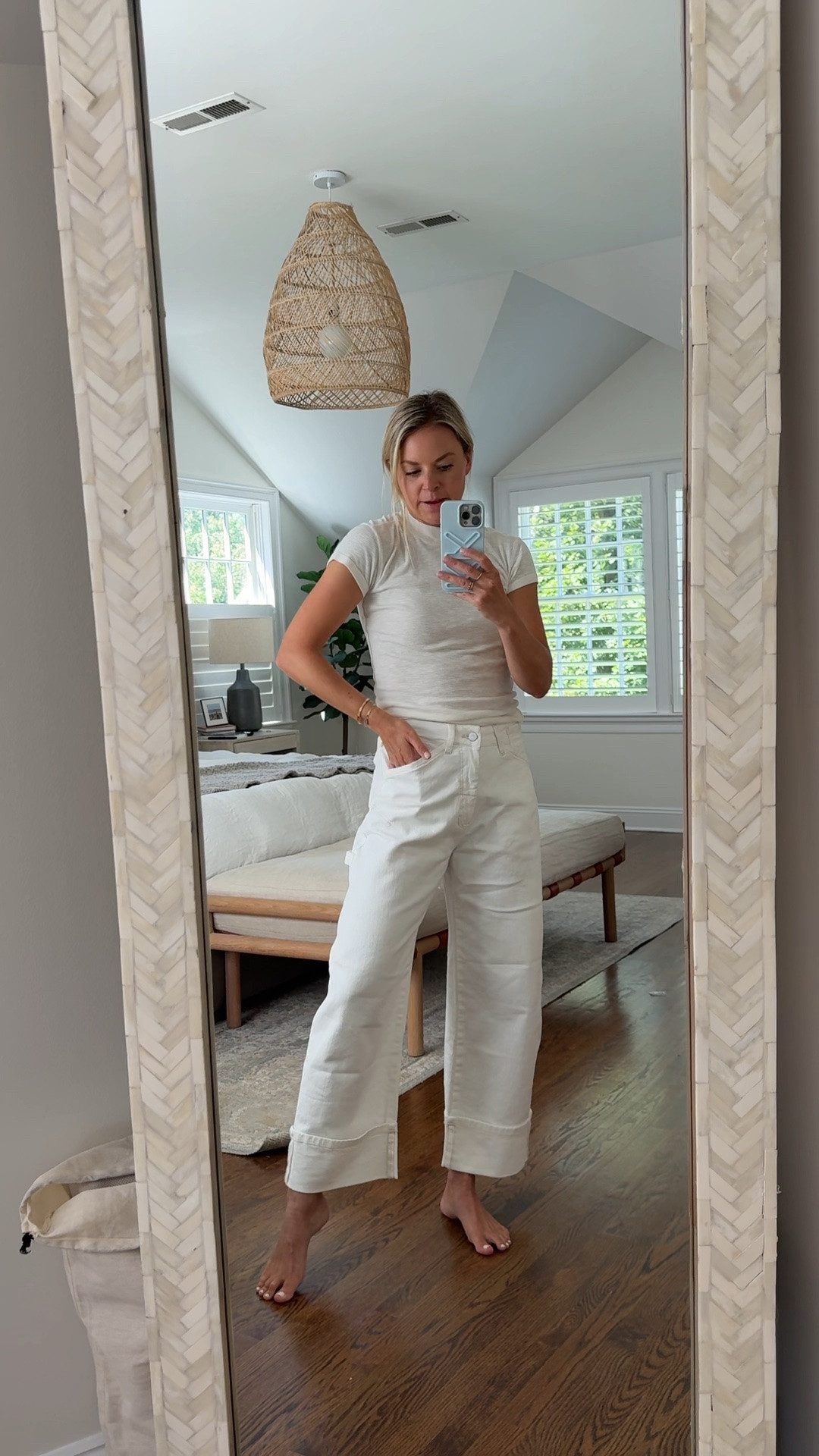 I’ve been very into the baggier style jeans recently and this pair doesn’t disappoint. They come in 6 new washes 
•I’m 5’5 wearing a 26R/tts. Try sizing down if you prefer a more fitted look 
•small tee,tts