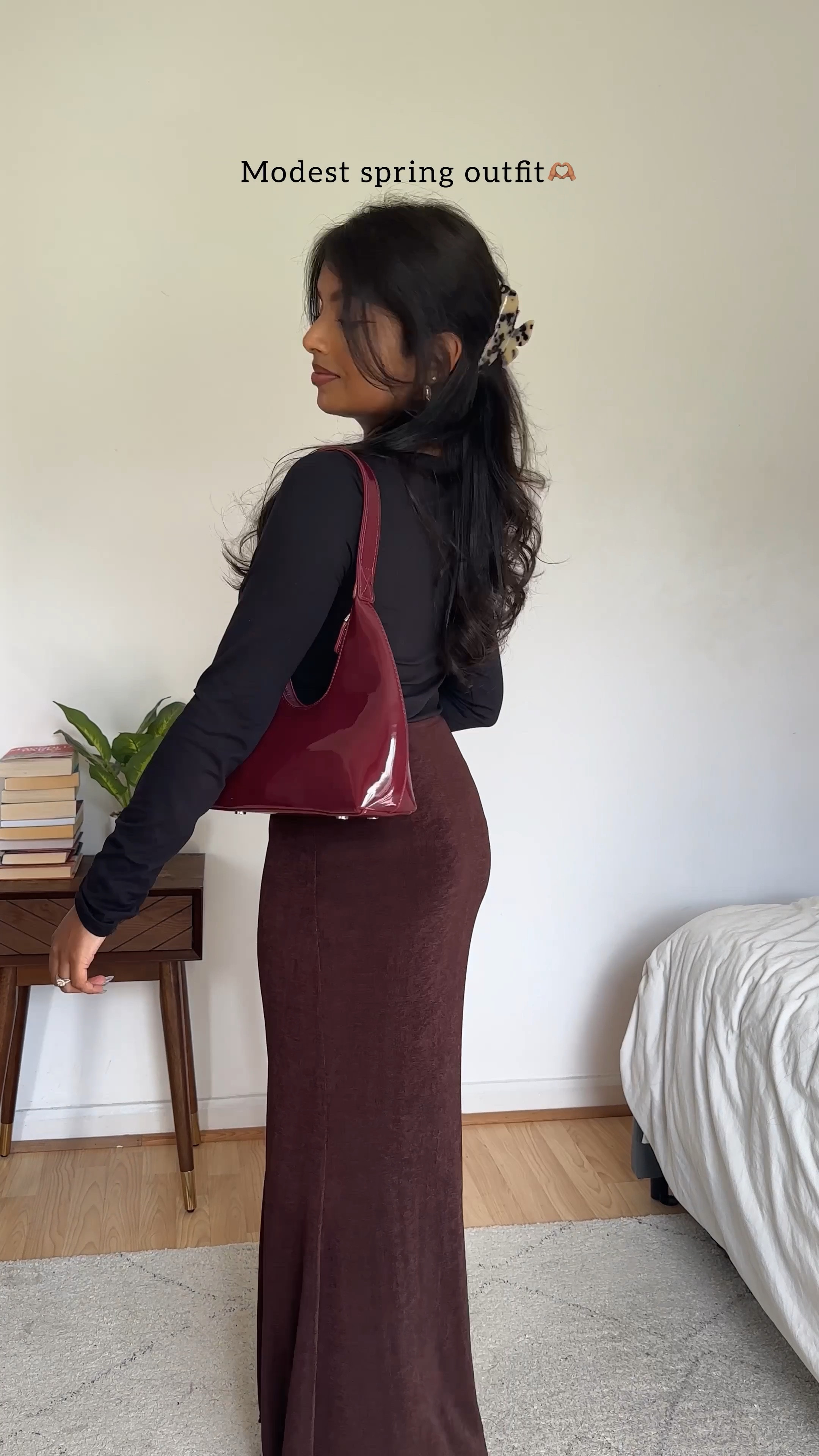 Modest spring Outfit details 👇💕
_
#springoutfitideas #springoutfitinspo #STRADILOOKS#pinterestinspired #springoutfit #springfashion #maxiskirt #petitefashion #petiteoutfit 