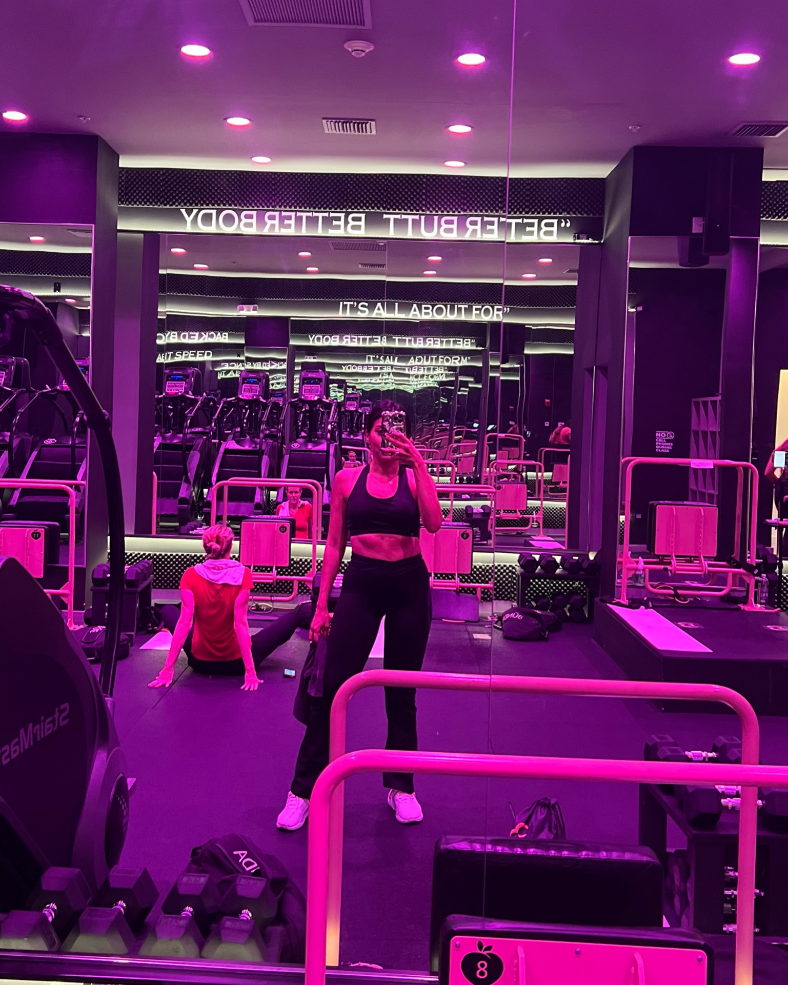 Gym outfit 💪 the confiest pants, loved the fabric and design! 🔝

#LTKtravel #LTKfitness