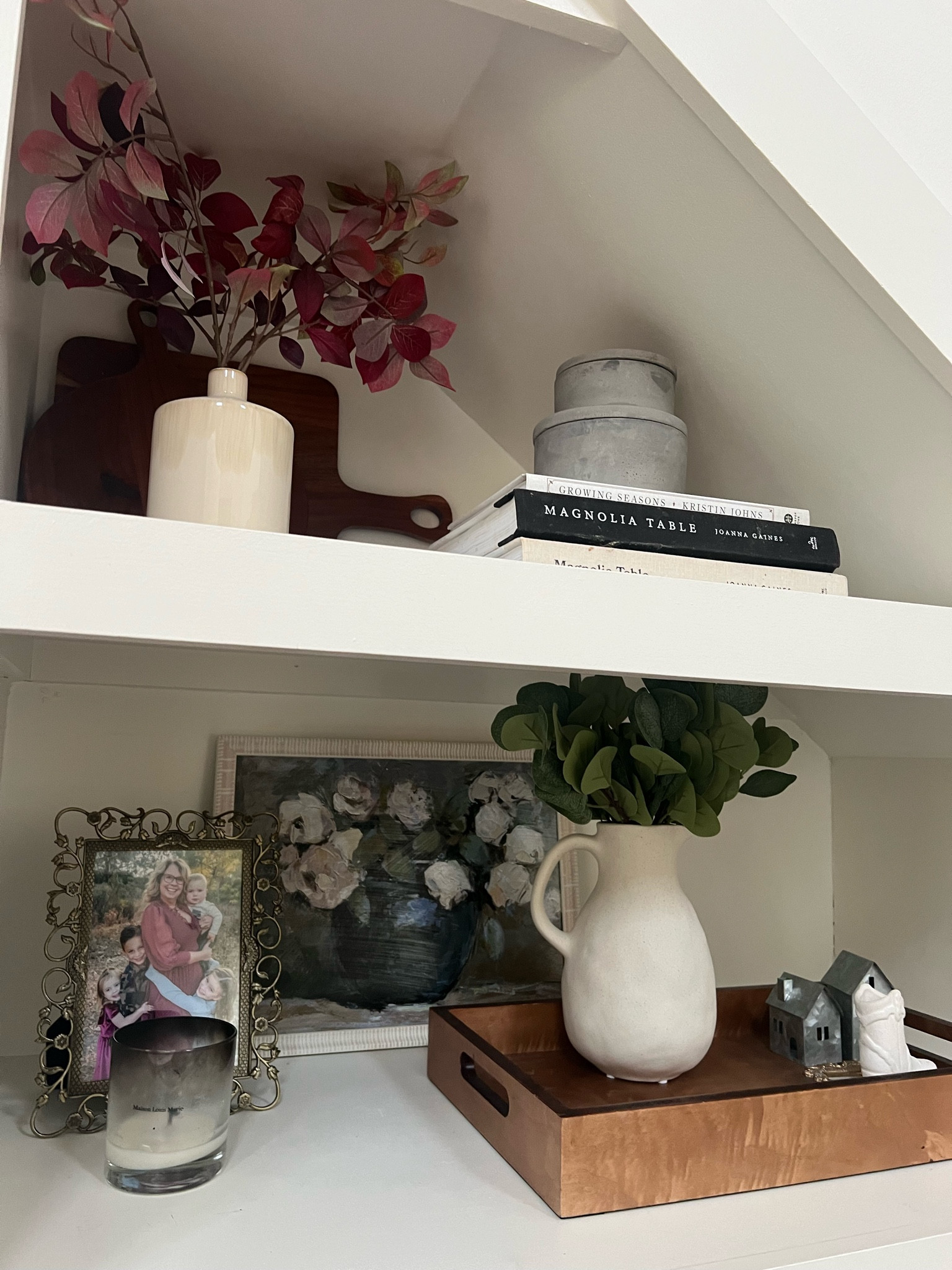 Shelf styling✨✨

Home decor, family, shelf, shelves, interior decorating, design

#LTKhome #LTKstyletip #LTKfindsunder100