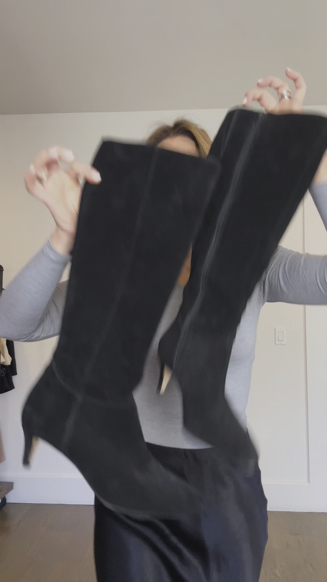 Amonestas botas que son un básico para nuestros looks. #botasdegamuza #botas #botascañaalta #roalvarracin 

#LTKStyleTip #LTKShoeCrush