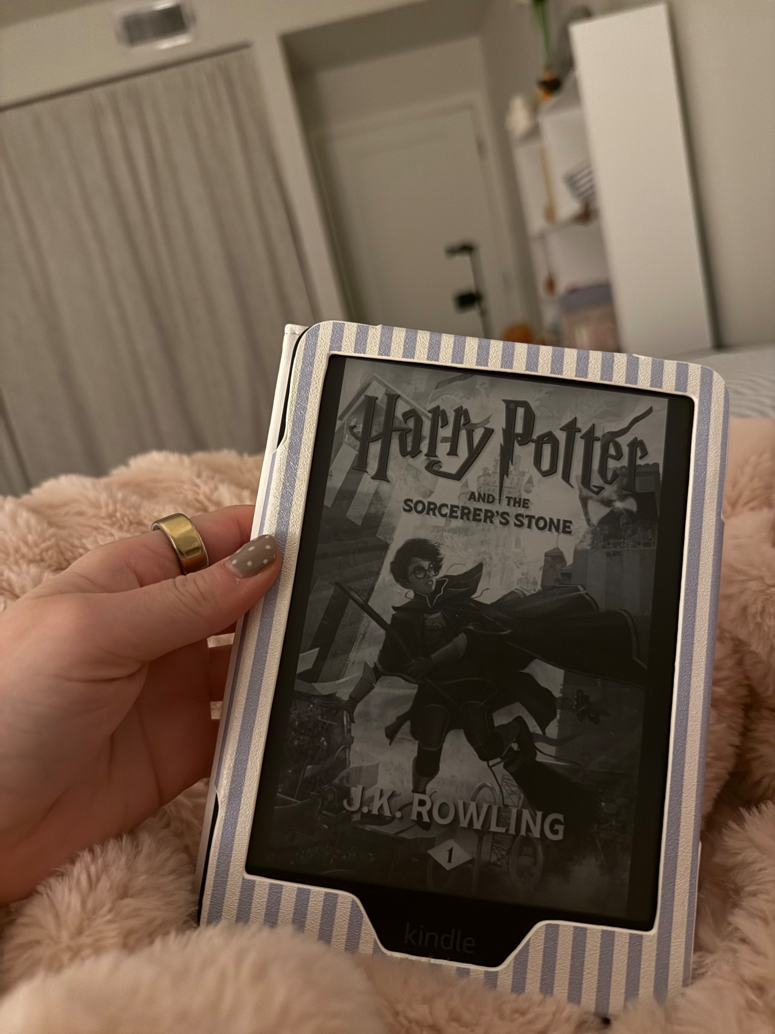 I don’t know what I’d do without my Kindle🤌🏻🤭