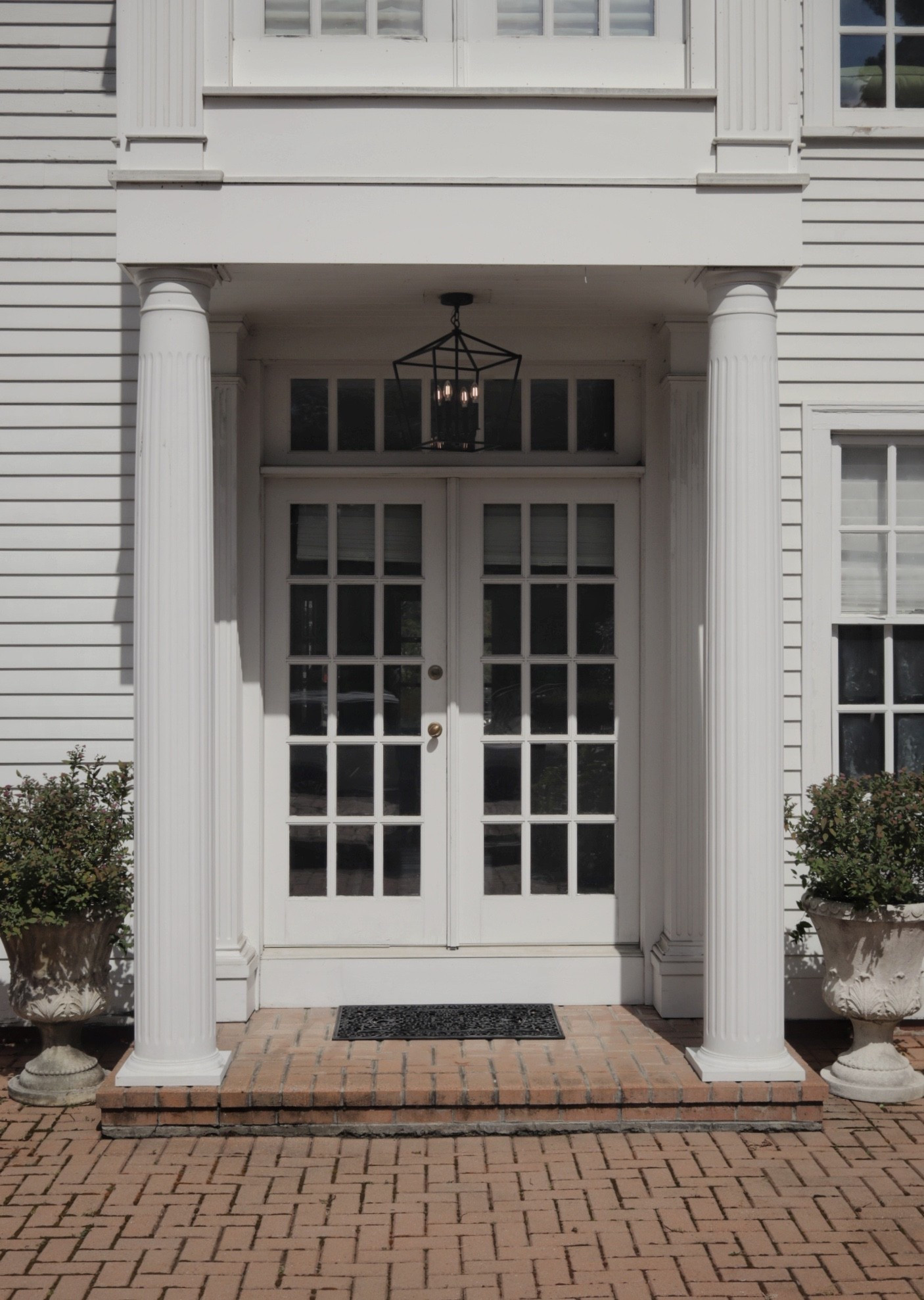 #ad Entry refresh made easy with new Lowe’s Finds! Linked my favorite pieces, pendant, doormat, and the Toro blower Vac that help prep it all below⬇️
#lowespartner @loweshomeimprovement

#LTKHome