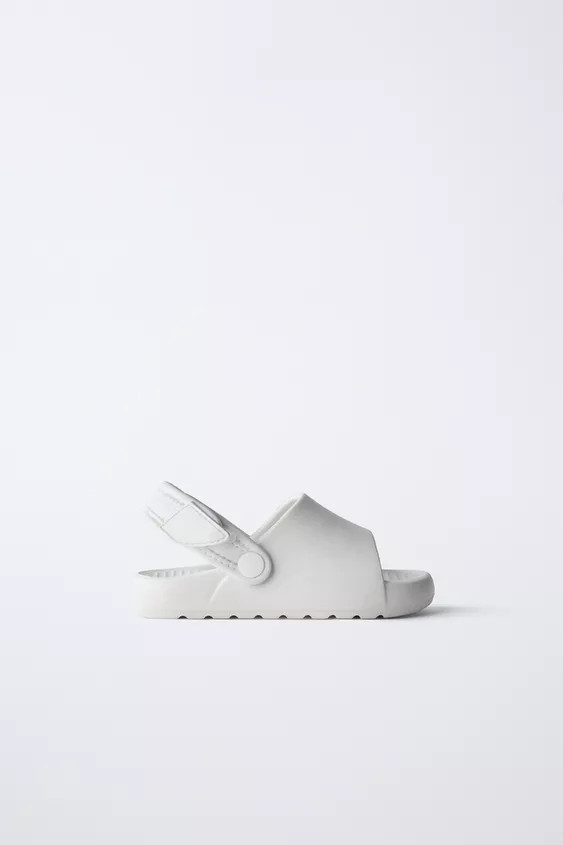 Rubber pool slide sandals. Fastens with a rip-tab strap at the back. Rubber sole. | Zara UK