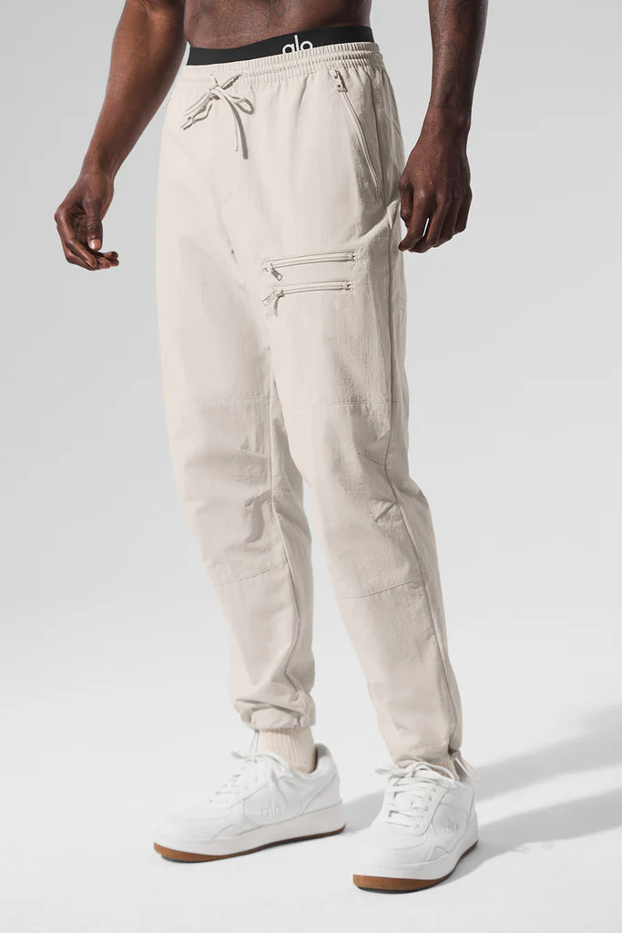 Takeaway Track Pant | Alo Yoga (US)