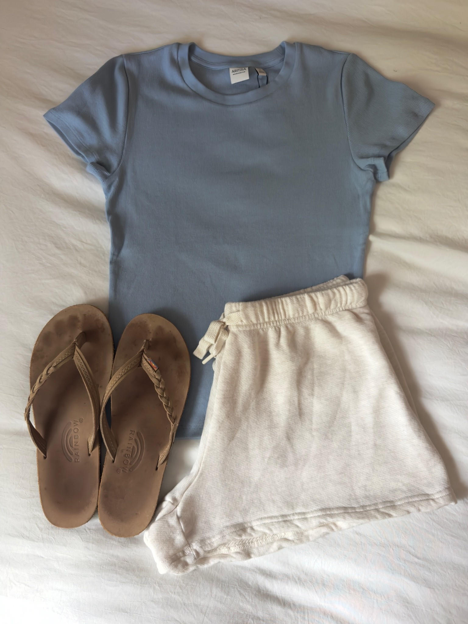 Comfy outfit 💙

#aritzia #loungewear #aerie #terry #comfyclothes #summer #shorts #basics #rainbowflipflops