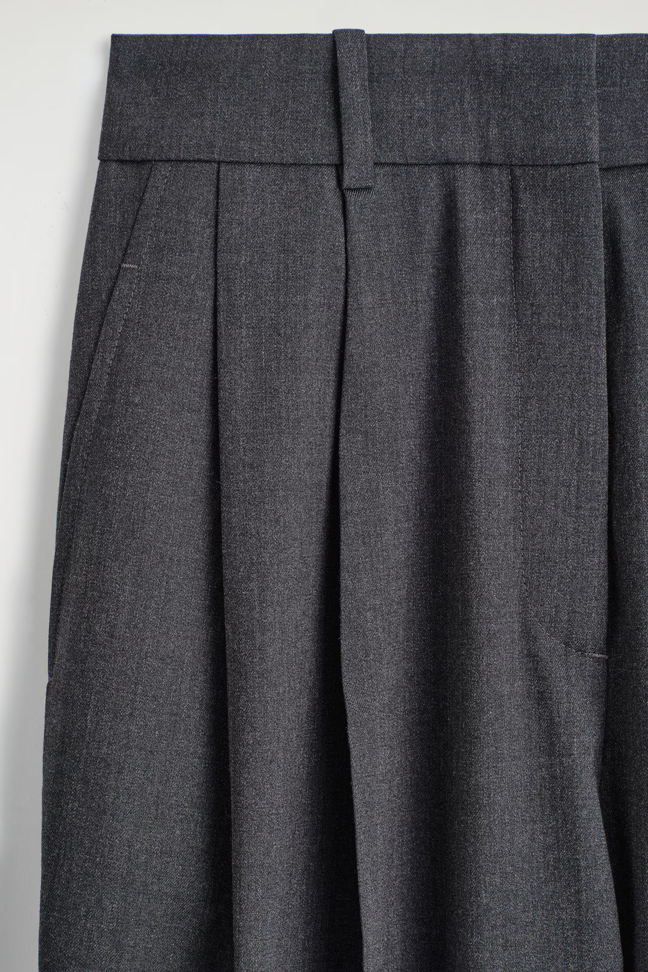 PLEATED WOOL-BLEND BARREL-LEG TROUSERS - DARK GREY | COS GB | COS UK