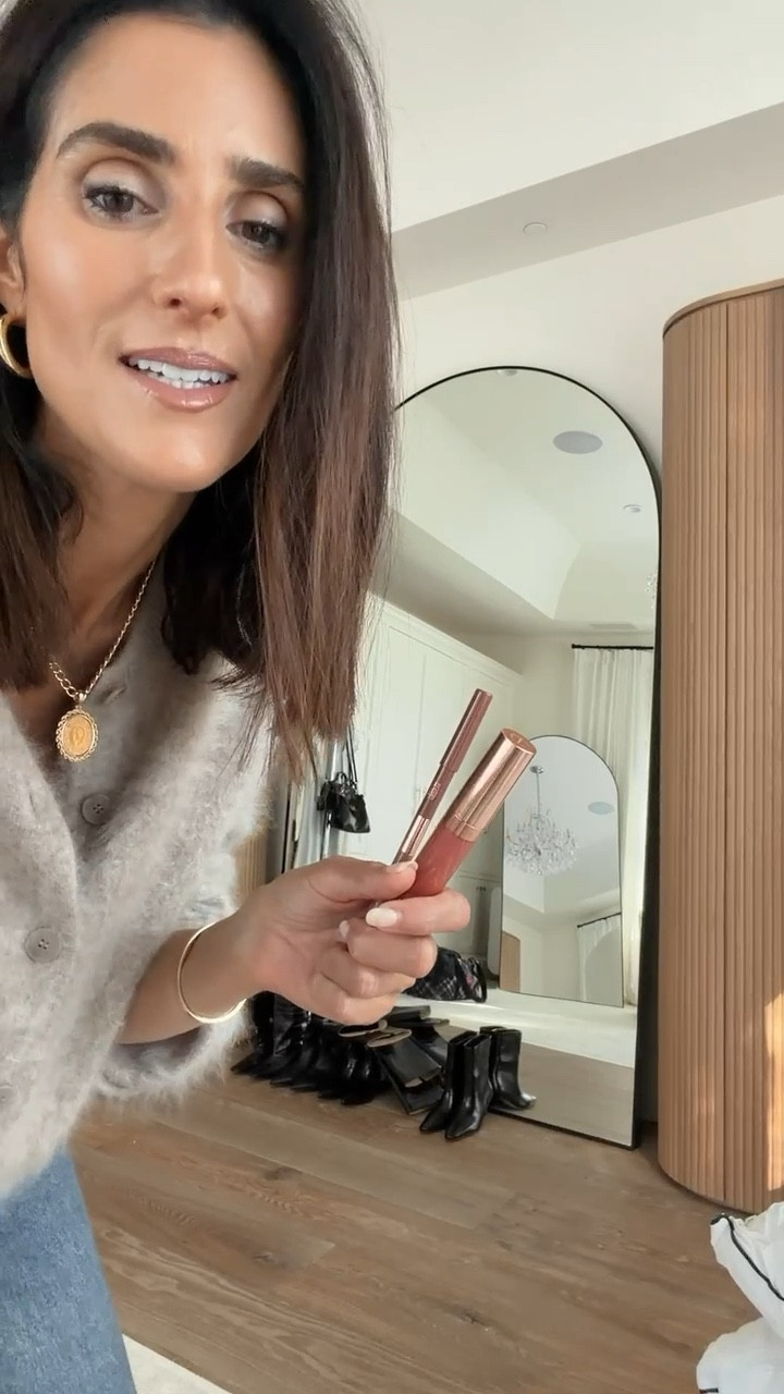 Picked up a fresh set of my favorite lip combo 🙌🏼 wearing the shade medium in both #stylinbyaylin #aylin #lipcombo

#LTKSeasonal