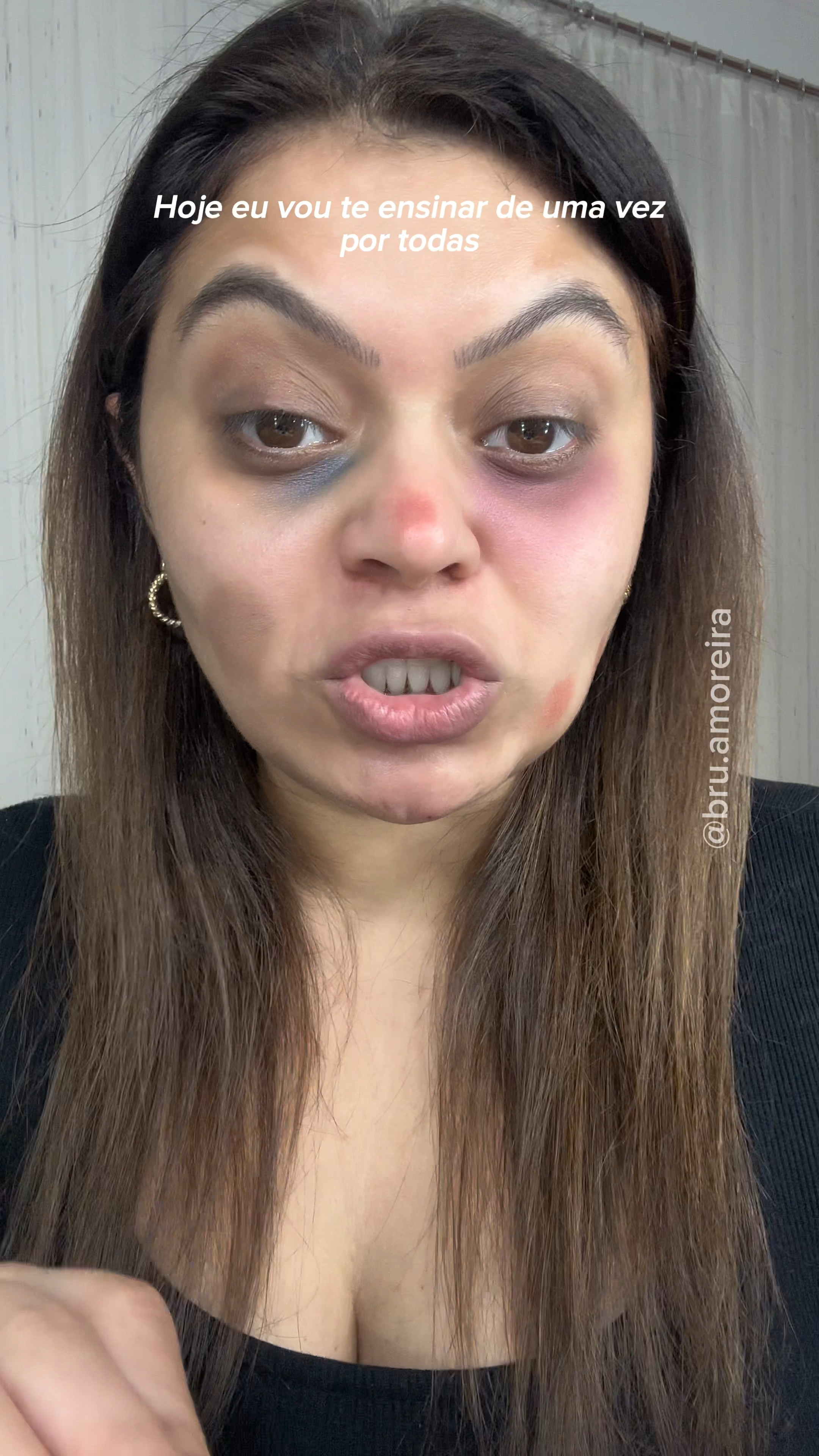 ✨COMO CAMUFLAR MANCHAS E
OLHEIRAS✨

Mas antes me conta, você tem muitas manchas ou olheiras?

O intuito dos corretivos coloridos é camuflar manchas e olheiras, depois deve utilizar um corretivo o tom da sua pele encima:
• Corretivo verde: camufla manchas ou olheiras
avermelhadas
Corretivo amarelo: camufla olheiras e manchas roxas
• Corretivo salmão para peles claras: camufla olheiras e manchas azuladas ou amarronzadas
• Corretivo laranja para peles escuras: camufla olheiras e manchas azuladas ou amarronzadas
• Corretivo lilás: camufla olheiras e manchas mais amarronzadas e as sardas no rosto
• Corretivo vermelho: Ótimo para peles negras e olheiras extremamente escuras, além disso, ele dá pigmentação às peles com vitiligo, disfarçado as áreas sem coloração. A intensidade da cor várias conforme a intensidade da pele-quanto mais clara menos intenso é o tom de vermelho que você deverá usar na pele, e quanto mais escura a pele, mais intenso.
Gostou dessa dica, já compartilha com as amigas

#makeuplovers #howtomakeup #tutorial #makeuphacks
#maquiagembrasil #maquiagemprofissional
#makeuptrends #maquiagem #maquiagemviral #makeup
#truquesdemaquiagem #makeuptutorial #tutorialmakeup
#tutorialdemaquiagem #truquesmakeup
#dicasdemaquiagem #dicasdemake
#universodamaquiagem #makeupword #make #beautytips
#makeprofissional #beautyhacks #corretivo #corretivocolorido #colorimetria #ny× #nyxcosmetics

#LTKbeauty #LTKbrasil