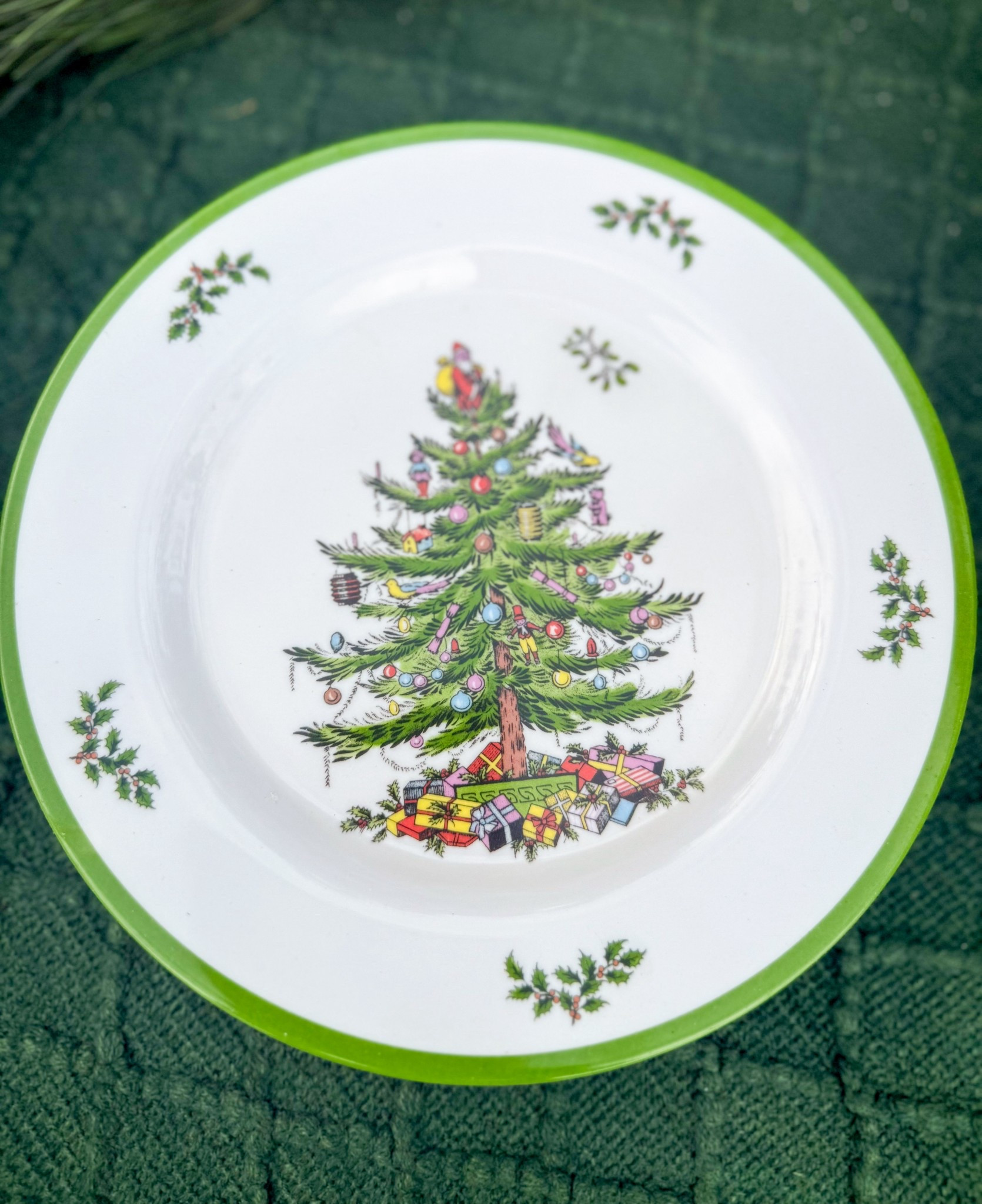 The best melamine Christmas tree plates from @wayfair! They’re perfect for a holiday party, Christmas Eve, Christmas dinner, dessert, the children’s table and more!! 🎄❤️ #wayfair #wayfairpartner #ad #ltkparties 

#LTKHoliday #LTKHome #LTKFindsUnder50