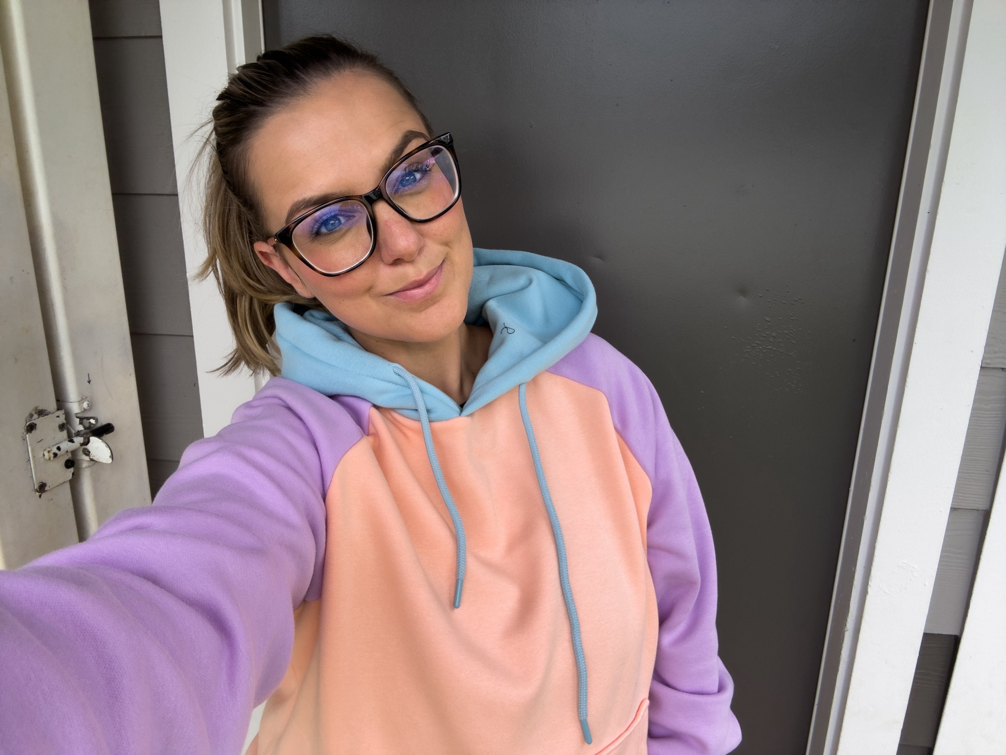 Hoodie 😍 

Outfit. Sporty. Fashion. 