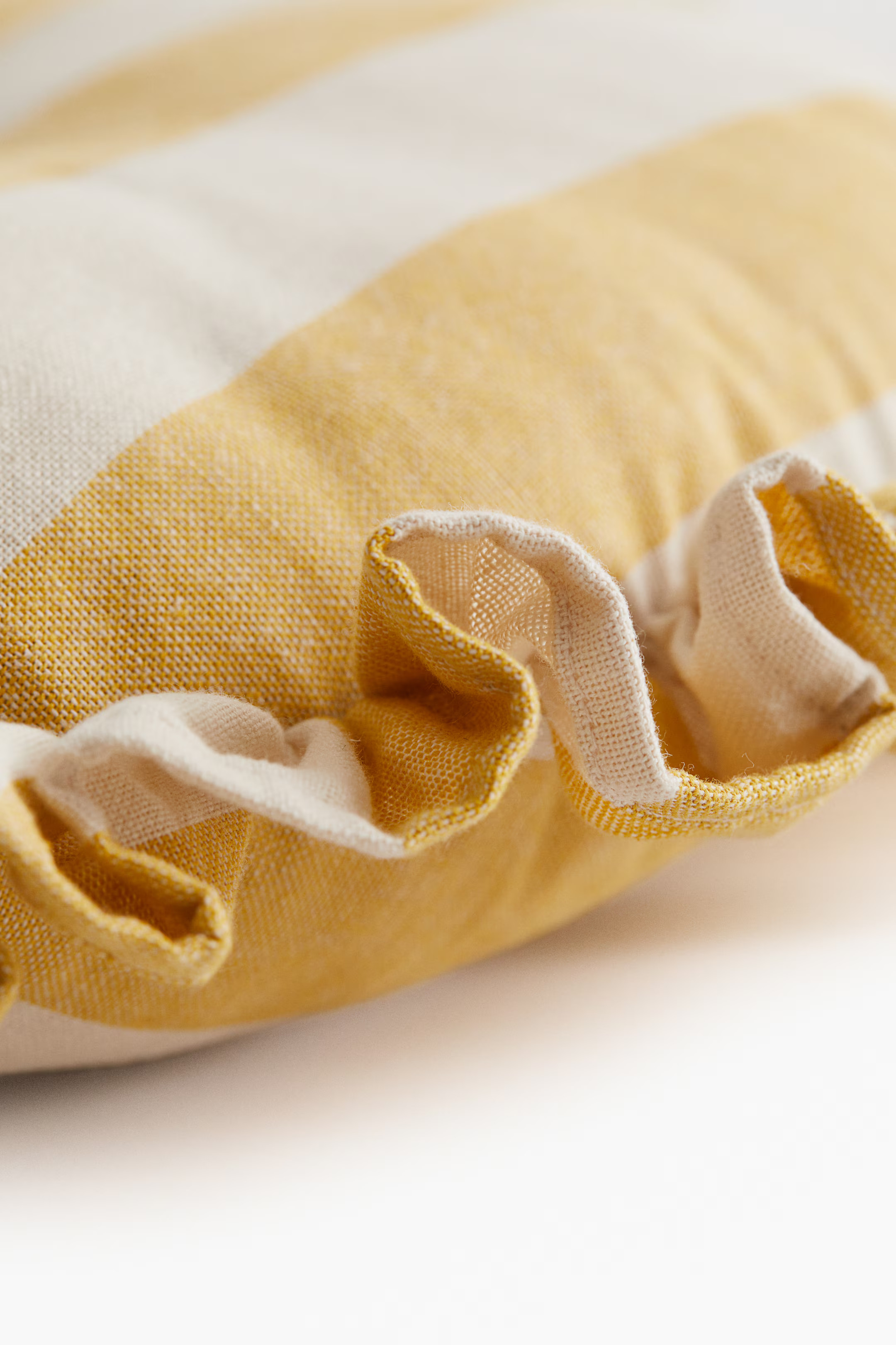 Ruffle-Trimmed Cotton Seat Cushion | H&M (US + CA)