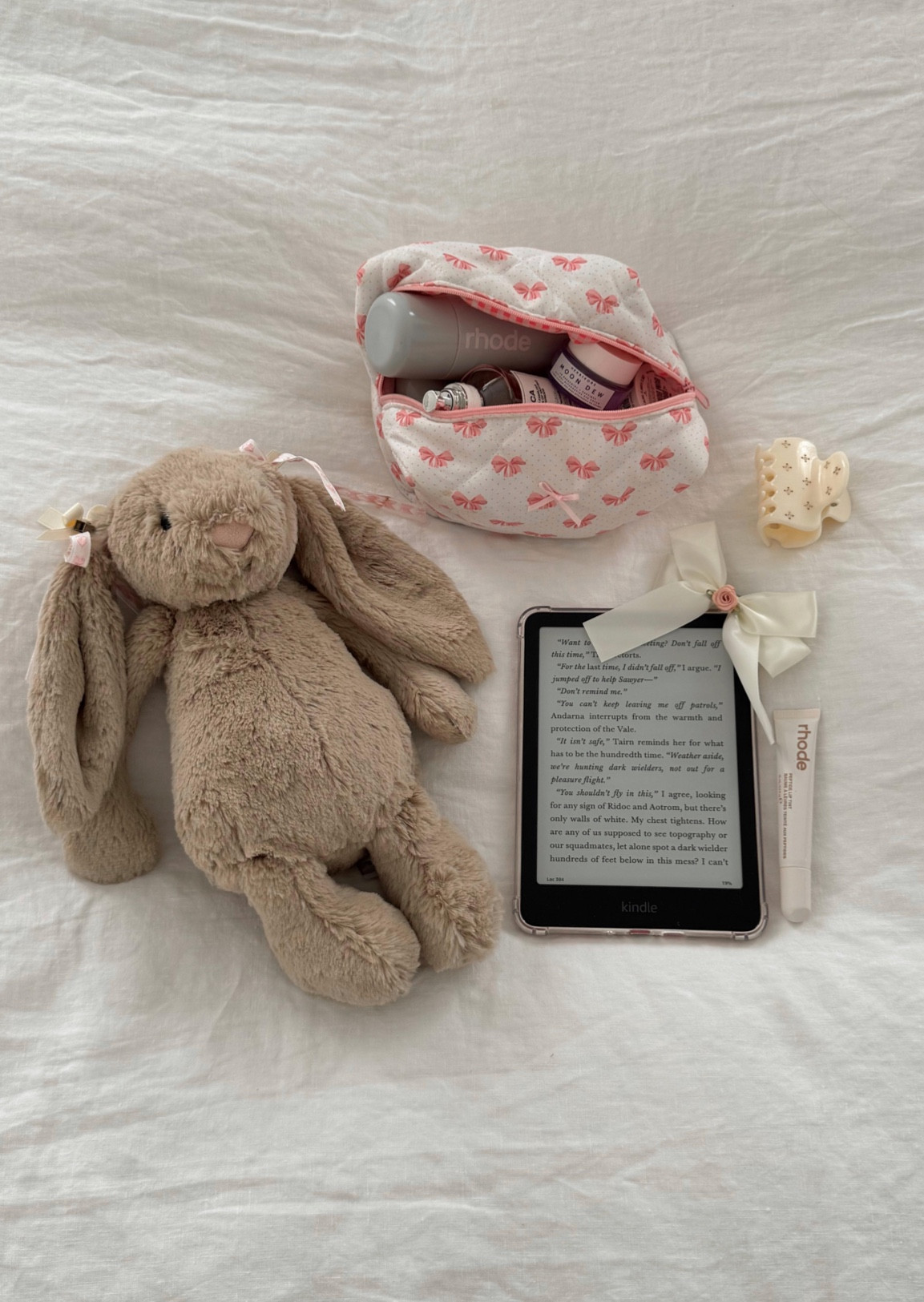 just me, my kindle, and a face mask 🎀⊹ ࣪ ˖