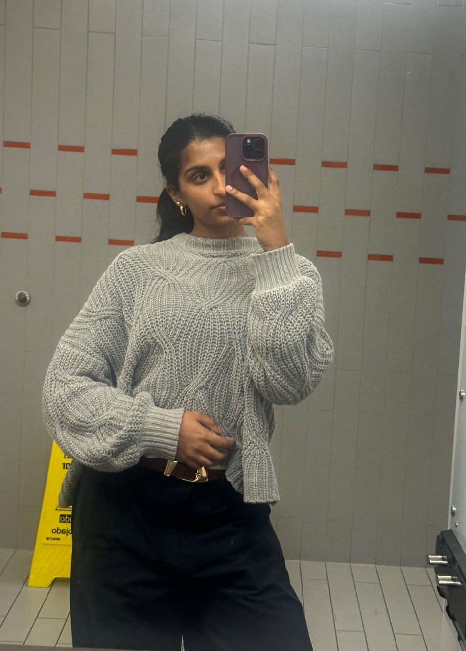 A lil work day outfit!

Winter sweater weather womens fashion grey sweater Uniqlo pants turtleneck mock neck fashion

#LTKgrwm #LTKootd #LTKdayinmylife