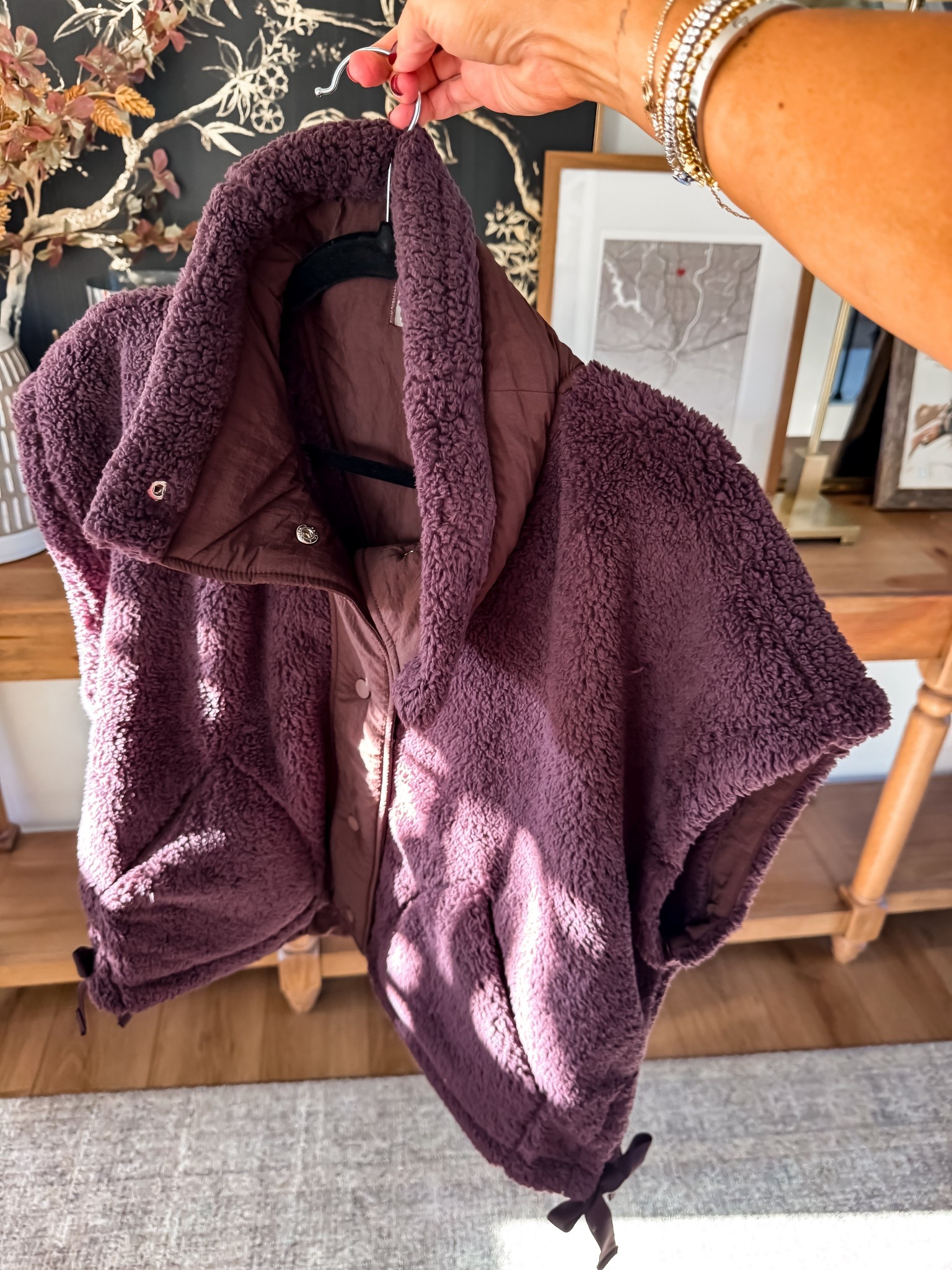 This vest is totally worth the money in my opinion. It’s so plush and is so cute over top of any of your workout sets and just elevates it total cool Mom vibe it runs true to size.

#LTKCon #LTKMidsize #LTKOver40