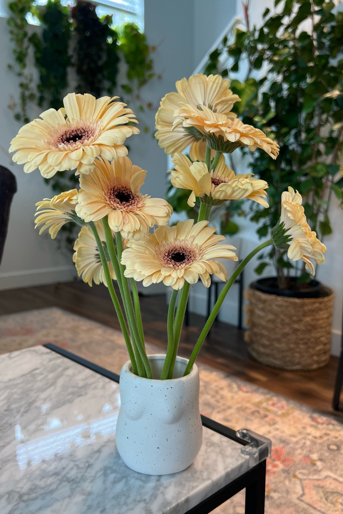 Spring flower arrangement 
