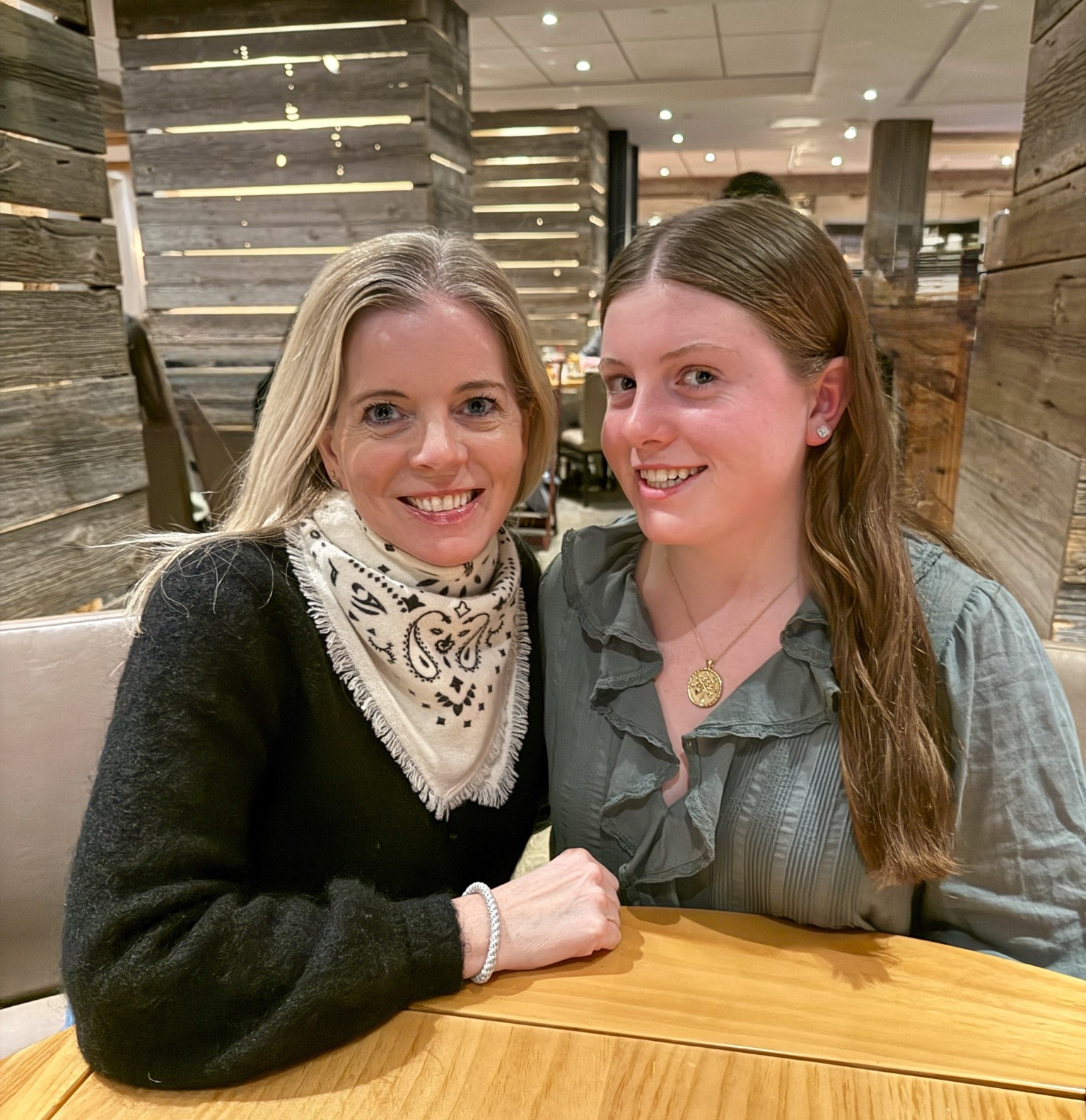 Family dinner after college visits!💚


#LTKmomlife #LTKTravel #LTKOver40