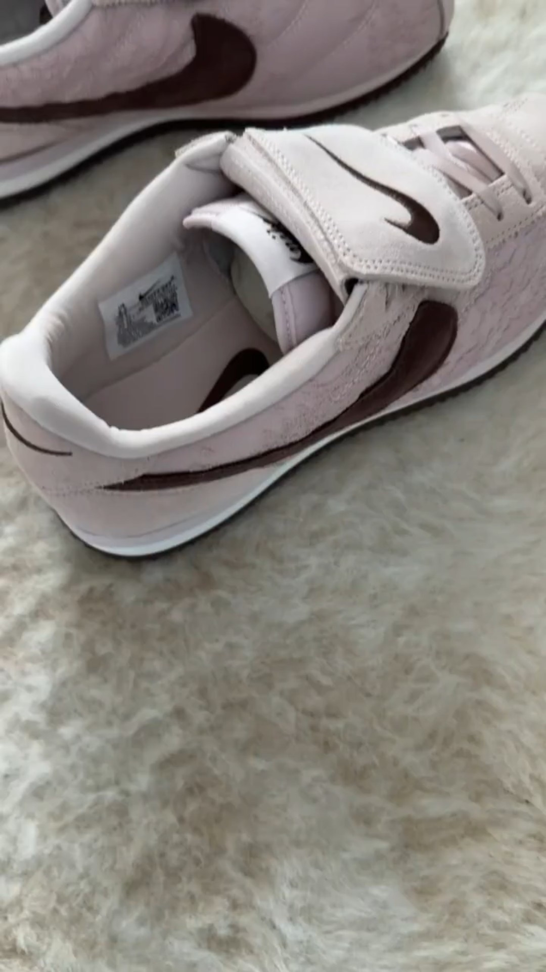 Neutral / chcolate brown sneakers, nike sneakers, spring shoes, spring  wear Annbrstyle 

#LTKOver40 #LTKmomlife #LTKdayinmylife