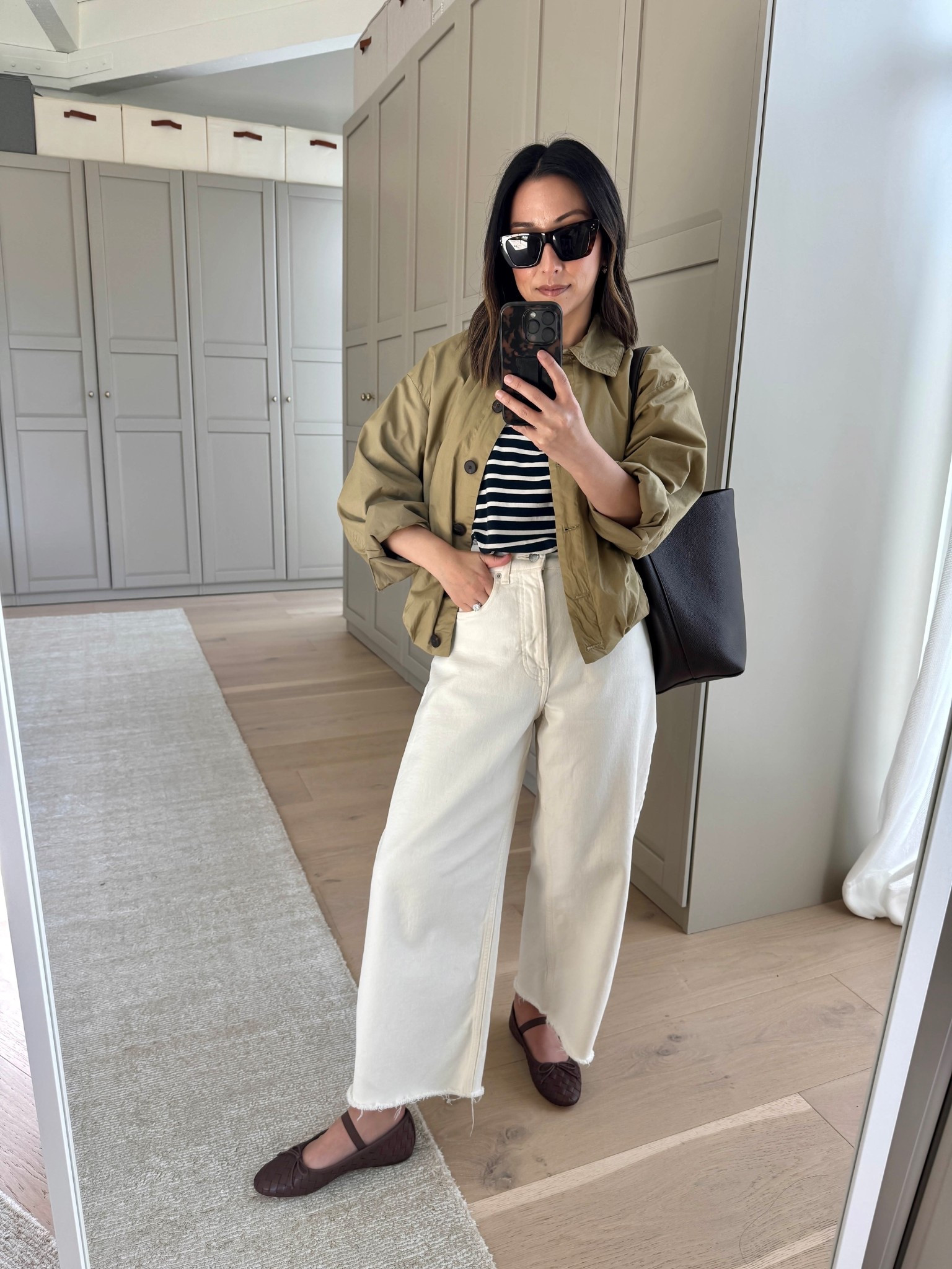 The $70 Zara jacket that you can throw and go. Simple, effortless. 

Zara jacket xs
Kule tee medium
Everlane curve jean 26, cut hems
Loeffler Randall flats 5.5
Quince bag
Celine sunglasses 
Electric Picks earrings
Dorsey James necklace 15”

Petite style, white jeans, spring outfits 2026

#LTKPetite #LTKootd #LTKmomlife