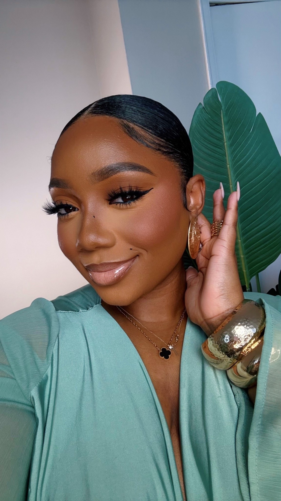 This makeup look eats! 🩵🌸

Huda Beauty liquid blushes, I used two shades: Intense Guava and Sunset Lychee. Danessa Myricks concealers, I used shades 12 & 8.

#LTKspring #LTKbeauty