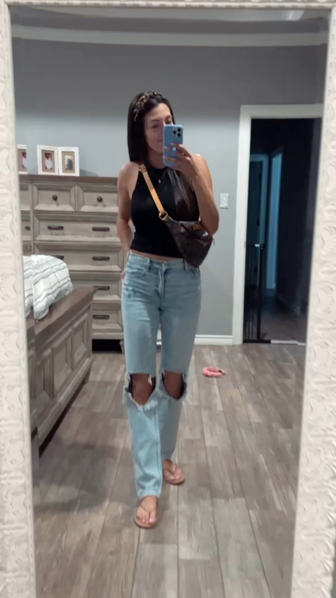 You need these jeans in your closet! Js! 🖤