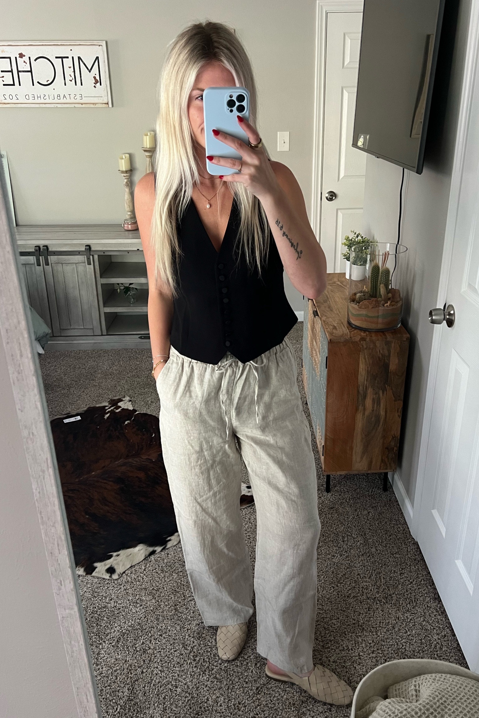 top: s
bottoms: s classic
shoes: 8