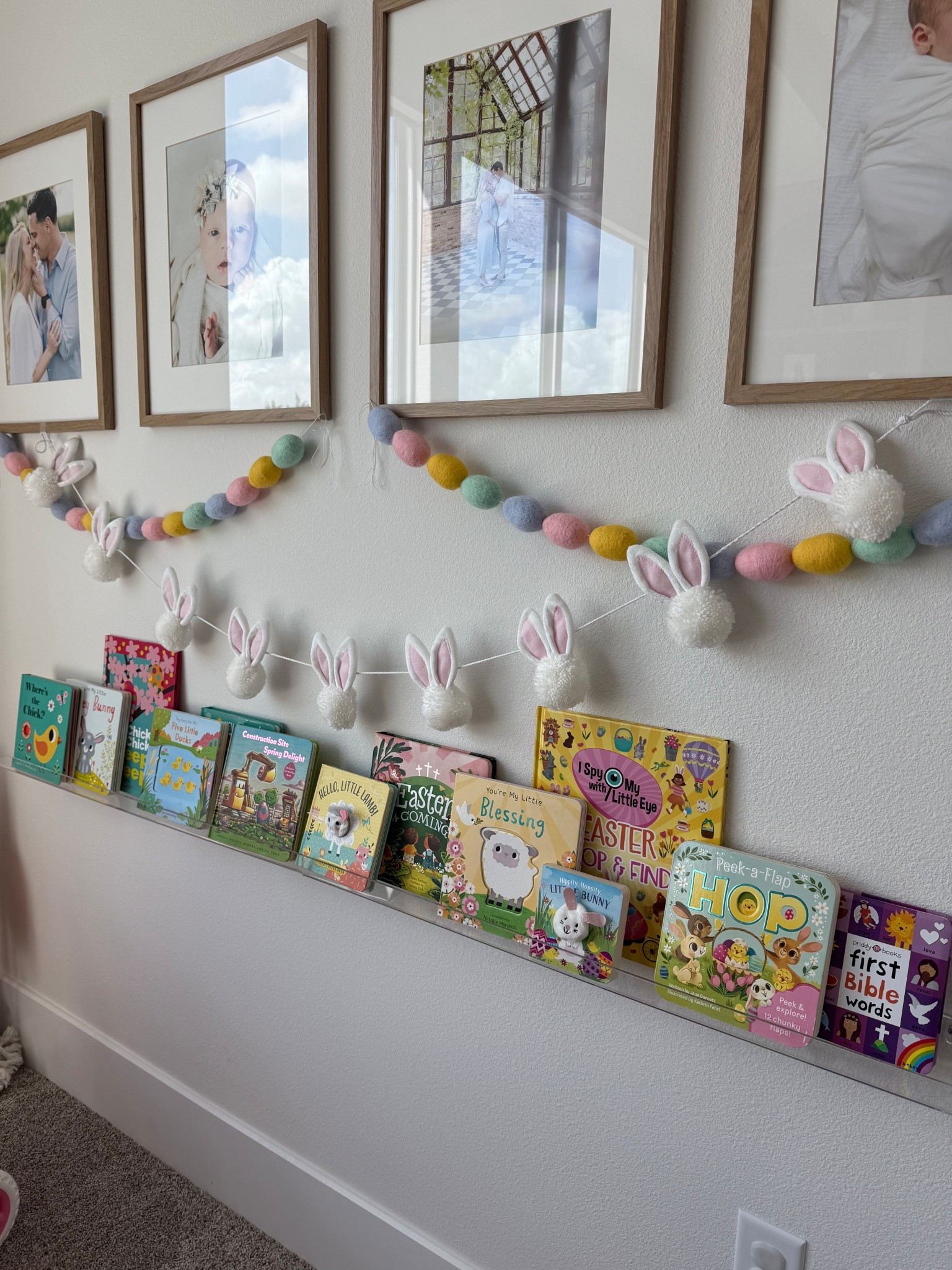 This book wall in our playroom brings us all SO much joy! 🌷😍🐣