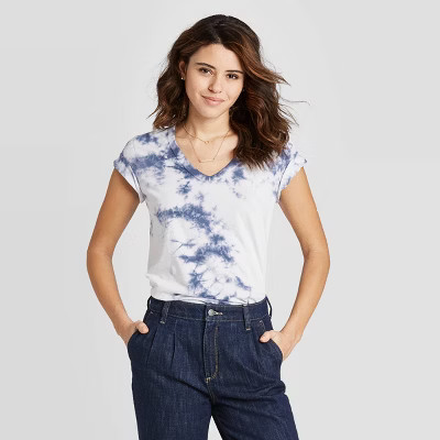 Women's Relaxed Fit Short Sleeve V-Neck Tie-Dye T-Shirt - Universal Thread™ | Target