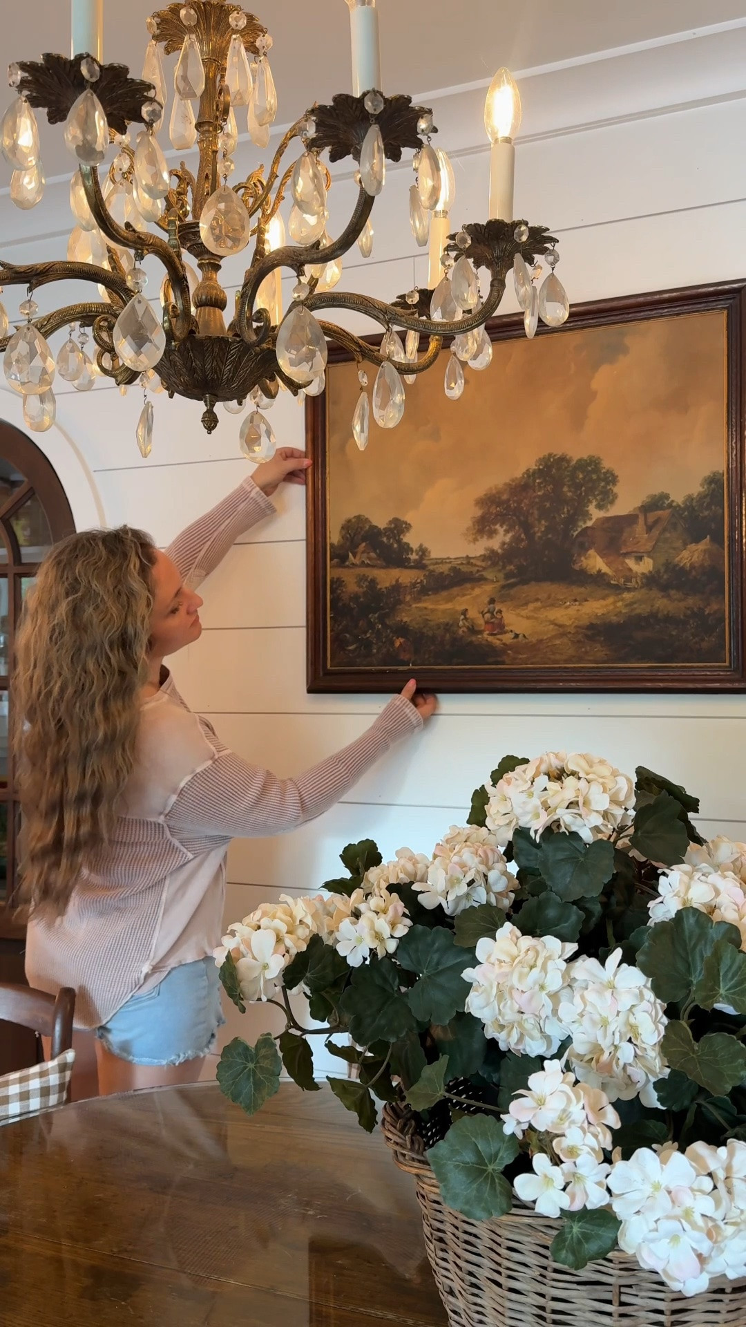 I found this gorgeous fall wreath in the most unexpected place… and it was SO affordable. 🍂🤎

It ended up being the little push I needed to start bringing fall into the house — swapping in thrifted vintage art, warm textures, deeper colors and a few simple seasonal touches.

I love decorating for fall without completely changing everything. Just a few swaps and the whole house starts to feel cozier. 

🍁 #VintageHomeDecor #FallDecor #CozyCottage #Fall  #CottageCoreAesthetic @Kohl's

#LTKSeasonal #LTKHome #LTKdayinmylife