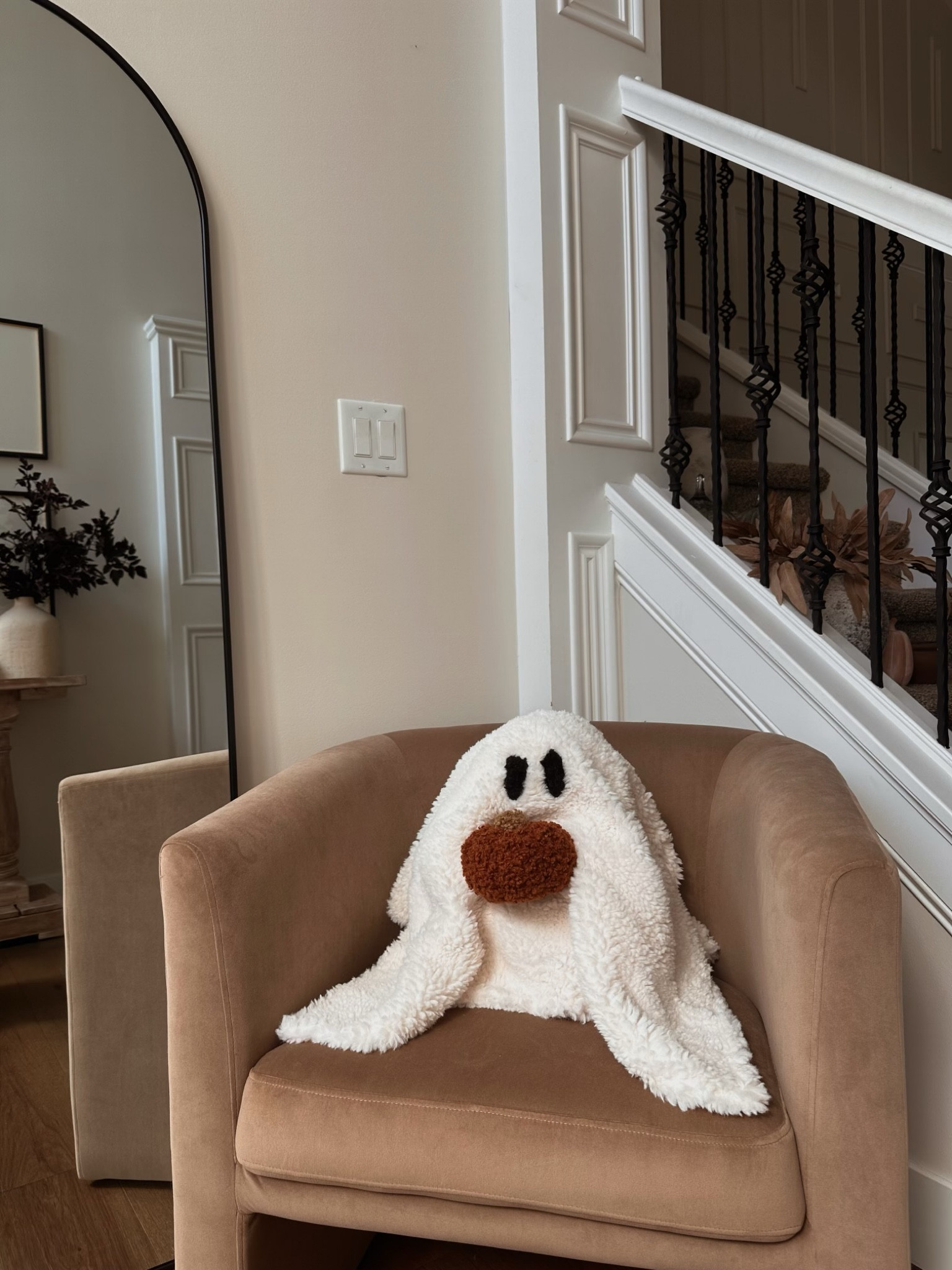 Gus the ghost 👻

Fall decor 
Halloween decor 
Fall decor 
Home decor 

#LTKSeasonal #LTKHome #LTKStyleTip