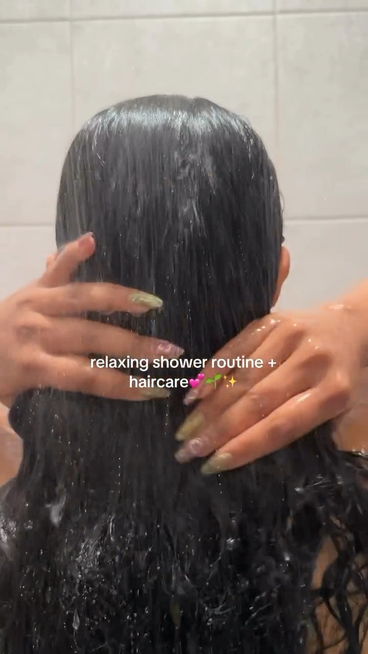 Hair wash days are my fave @oribe @lorealparis @larocheposay @kenraprofessional @amika 
#relaxing #showerroutine #hairroutine #sundayreset #selfcare