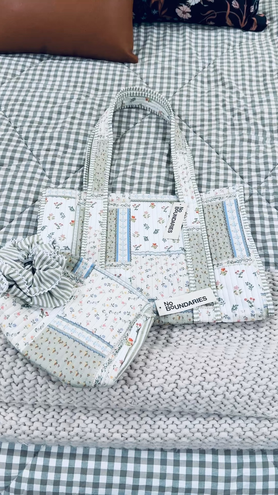 Absolutely OBSESSED with the neutral floral print on these bags! 

 