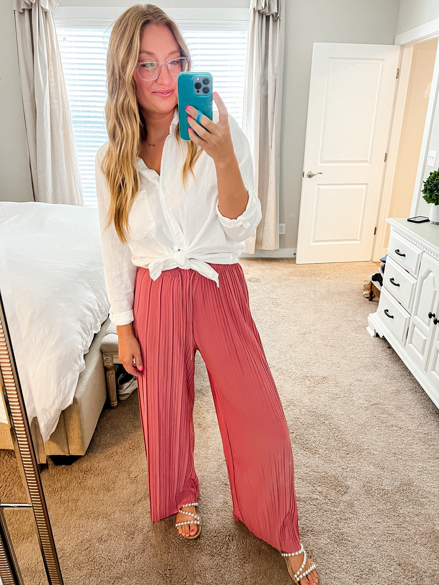 These Amazon pants are 🤤. I got the “One Size” option because they run a bit longer than the others. 

Amazon pants One Size
Target Button Down M
Shoes (out of stock) linked similar options