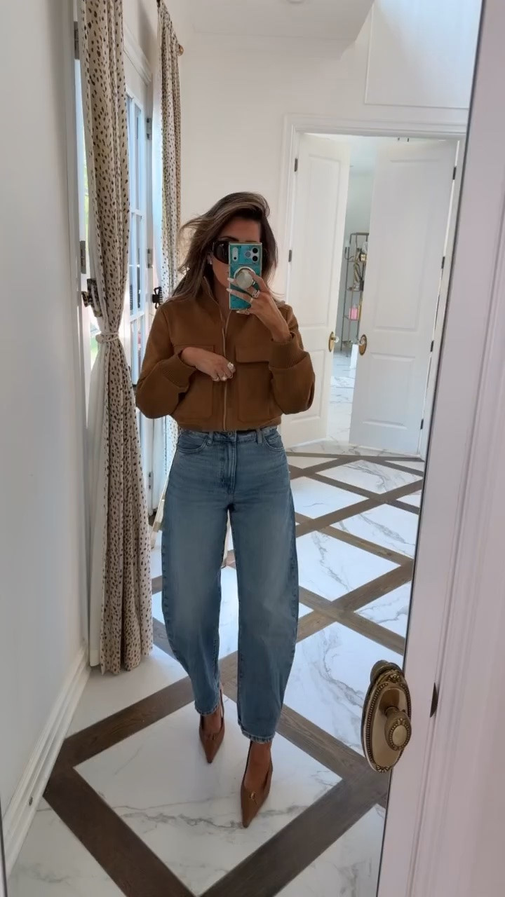 ZARA OOTD!! Wearing an XS in the jacket and US 2 in jeans!! These jeans are super flattering- I’m not wearing them cuffed here! 

Zara fashion, Zara finds, Fall outfits women, Fall fashion hauls, Autumn outfits, Business casual outfits, Teacher outfits, Date night outfits, Fall shoes, Fall jackets, Gemme Beauty, Emily Gemma