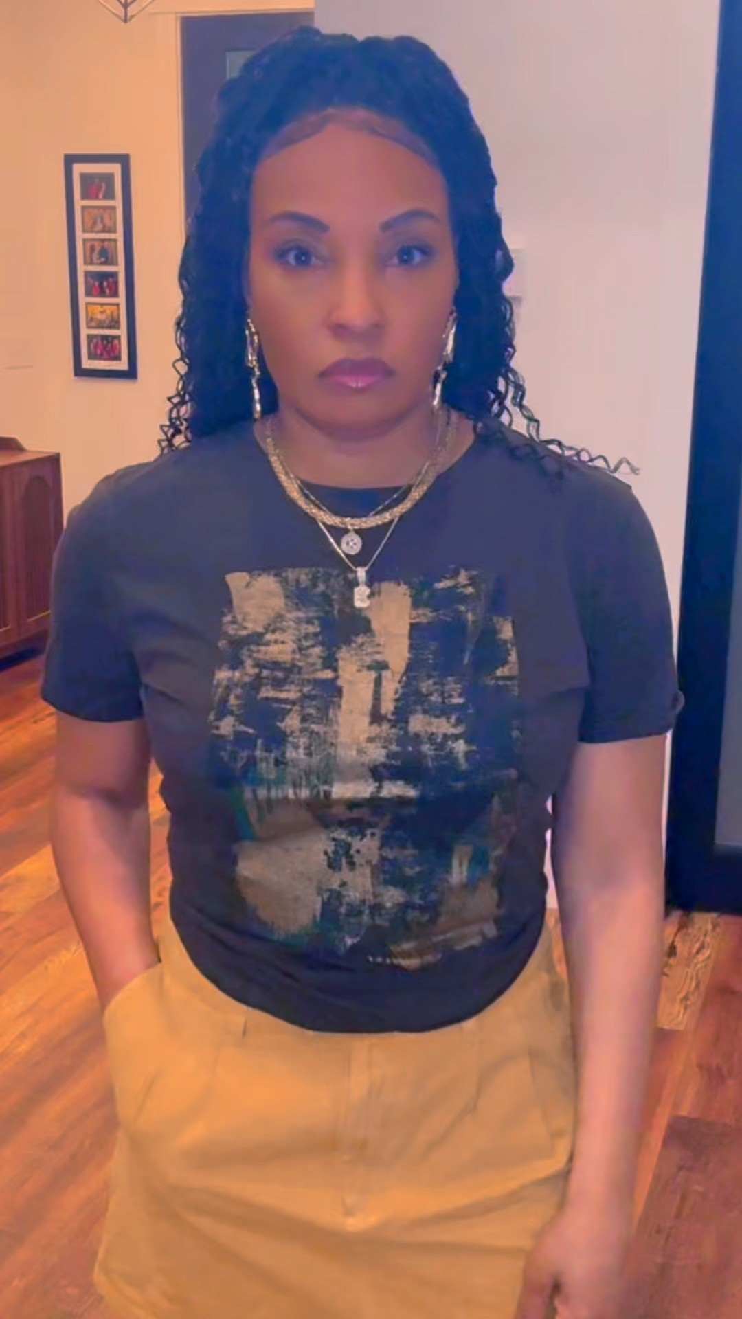 Mini skirt, but make it intentional.

Graphic tee to keep it relaxed.
Structured knee-high boots to elevate it.

It’s all about proportion and balance — that’s what makes this combo work.

Linked similar mini skirts, graphic tees, and sleek tall boots so you can recreate the look.

Classic x Modern x Urban.
