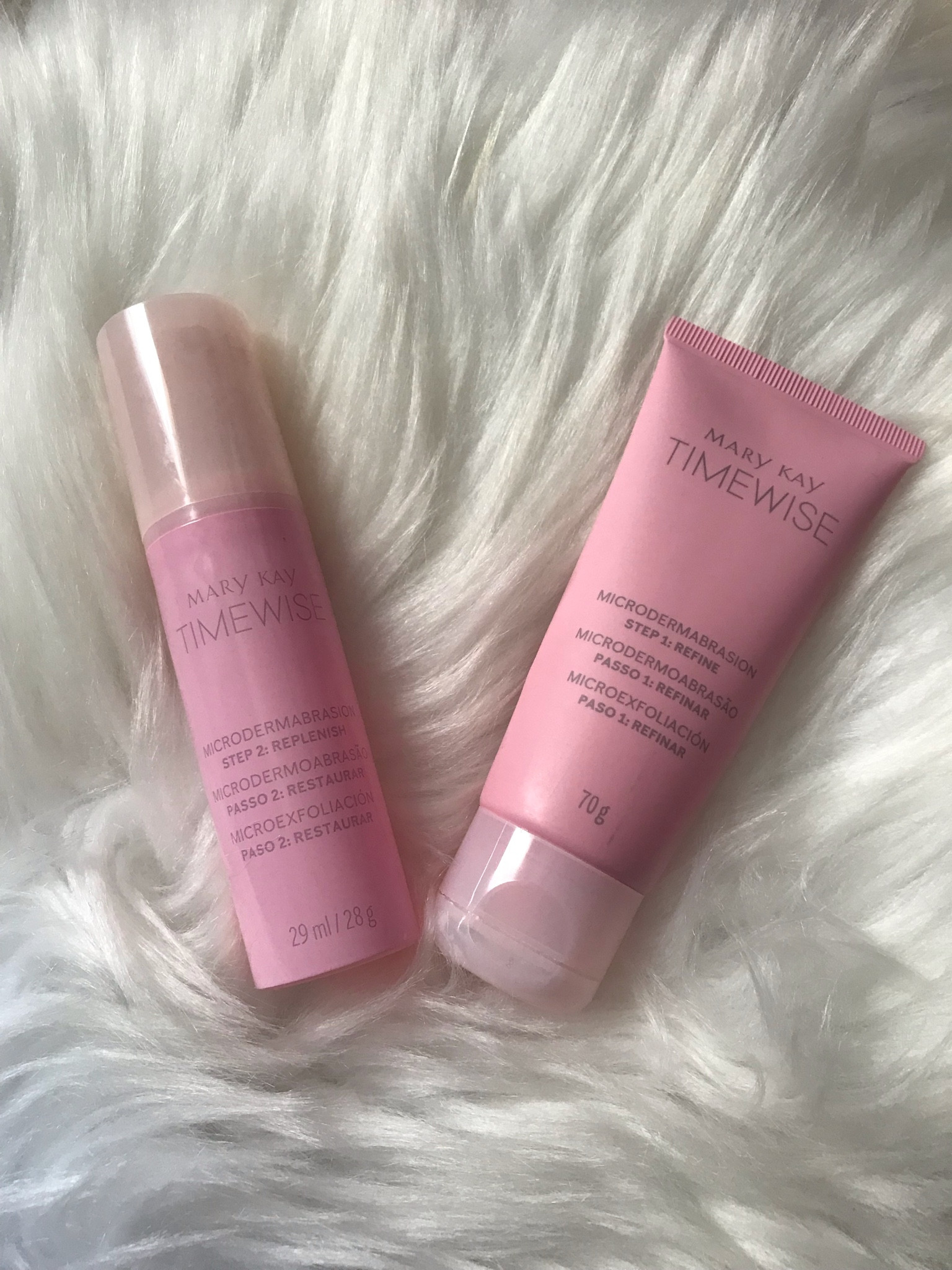 A melhor dupla para deixar a sua pele macia e hidratada .

O microdermoabrasão esfolia a pele de forma suave , removendo as células mortas já o passo 2 restaura a pele deixando macia e hidratada , o produto é bem levinho, o uso do kit proporciona toque aveludado. 

PASSO 1: REFINAR Enriquecido com microcristais, o Passo 1 Refinar com 70g é formulado para oferecer uma esfoliação delicada, mas altamente eficaz, removendo suavemente as células mortas da pele e estimulando a renovação celular. Revela uma pele mais radiante e macia, proporcionando uma textura renovada e um brilho saudável.

PASSO 2: RESTAURAR O Passo 2 Restaurar com 29ml é um sérum nutritivo com um toque maravilhosamente suave. Com o poderoso complexo Triplo Chá, este sérum revela uma pele ainda mais radiante e macia. Sua fórmula rica nutre profundamente a pele, proporcionando um efeito suavizante incomparável.



#LTKSeasonal #LTKbeauty #LTKsalealert