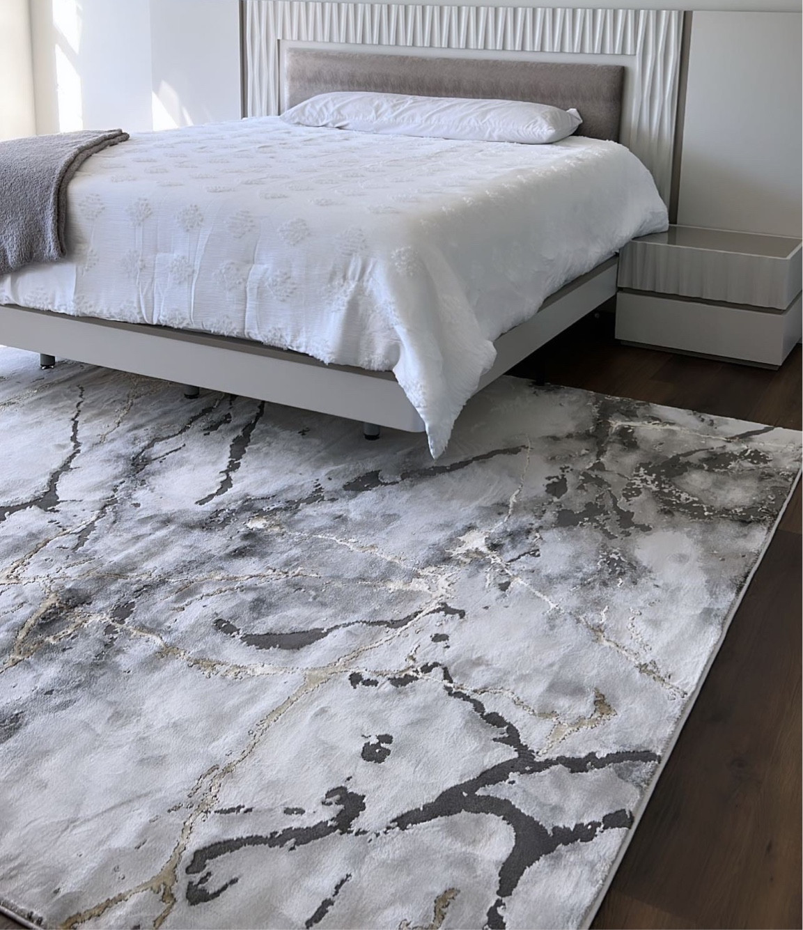 Grey and gold rugs linked!⭐️

#LTKhome #LTKfamily #LTKCyberweek