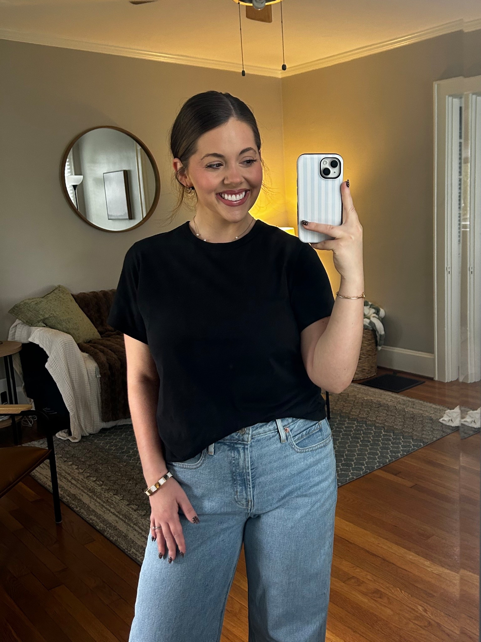 Casual outfit of the day! This basic black tee fits so good! It’s thin but great quality. 🖤 I’m wearing a medium! 