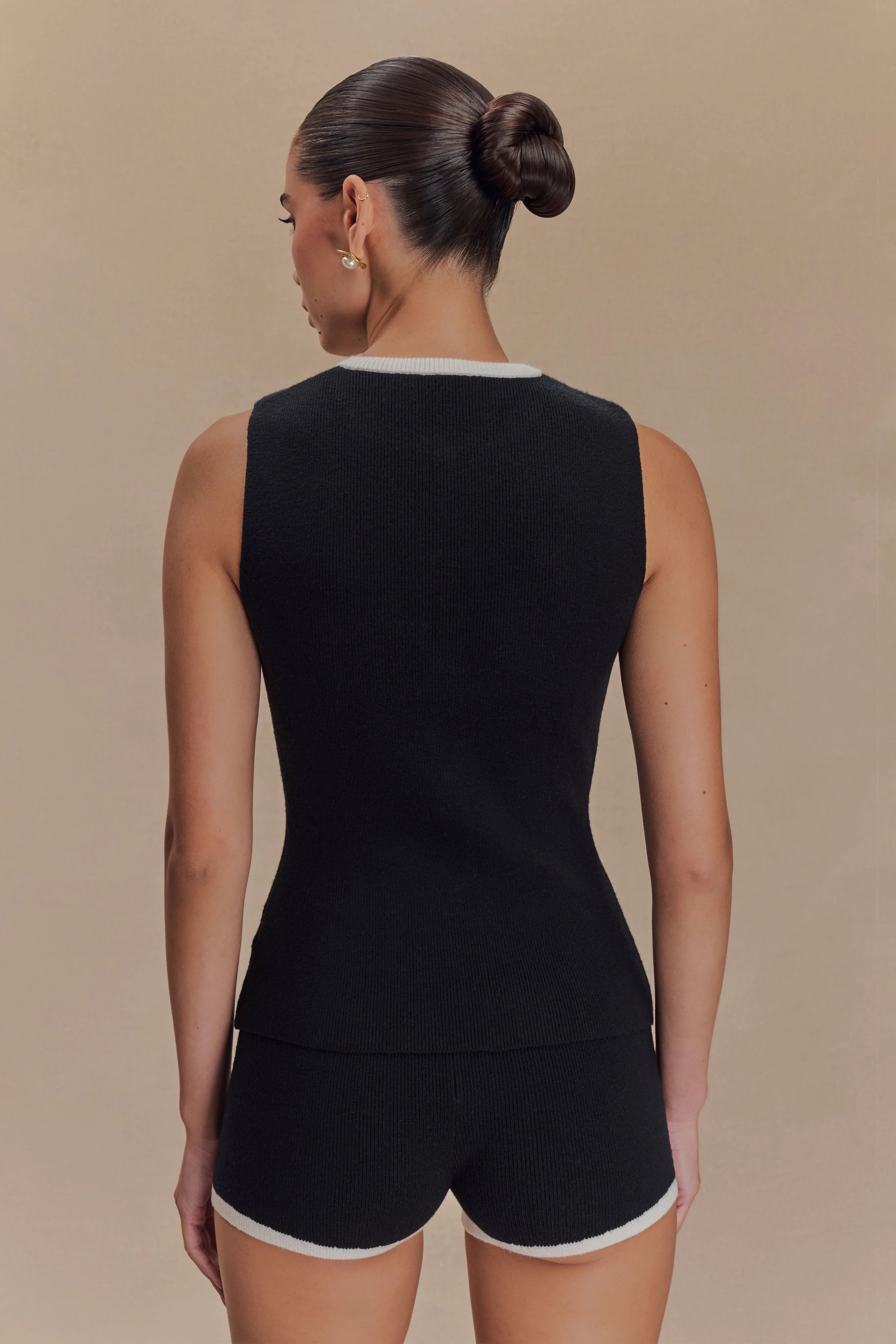Contrast Knit Top - Black/White | MESHKI US