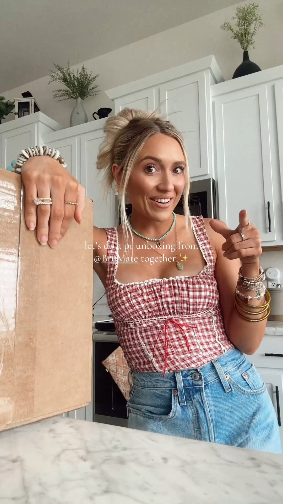 UNBOX A PR PACKAGE WITH ME FROM @BRUMATE 🧊💦💘🥤THIS IS A LEAK PROOF WATERBOTTLE IM S O L D 💌 thank you so much brumate! I love these! 

🧊 1. Triple‑Insulated to Keep You Cooler Longer
	•	Each bottle uses BevGuard™ technology, designed to keep your drink ice‑cold for 24+ hours, without any metallic taste

✅ 2. Leakproof Technology
	•	Both the Era and Rotera bottles incorporate patented leakproof lids—the Era features a locking Ü‑Turn™ straw lid, while the Rotera uses a TwistSip™ flip straw—perfect for tossing in your bag worry‑free 

🌿 3. Eco‑Friendly Straws & Build
	•	The ColdKey™ stainless steel straw minimizes plastic contact with your drink.
	•	Bottles are BPA‑ and phthalate‑free, some lids even made from recycled bottles 

🚗 4. On‑the‑Go, Cup‑Holder Friendly
	•	The 30 oz and 40 oz Era, as well as 15 oz and 25 oz Rotera, easily fit in most car cup holders.
	•	Plus the Rotera includes a soft-touch silicone handle or sleeve, making it great for the gym or hike 

🧼 5. Easy to Clean & Dishwasher Safe
	•	Most components are top-rack dishwasher safe in matte/gloss finishes.
	•	Lids disassemble for thorough cleaning, and suede/printed finishes require hand wash 

🎨 6. Style & Customization
	•	Available in a wide variety of colors and finishes.
	•	You can also personalize select models (like the 25 oz ReHydration) with custom text, icons, or logos  

#LTKSummerEdit #LTKU #LTKGiftGuide