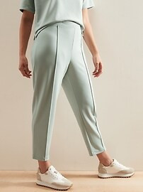 Hayden Scuba Pintuck Pull-On Soft Ankle Pant | Banana Republic Factory