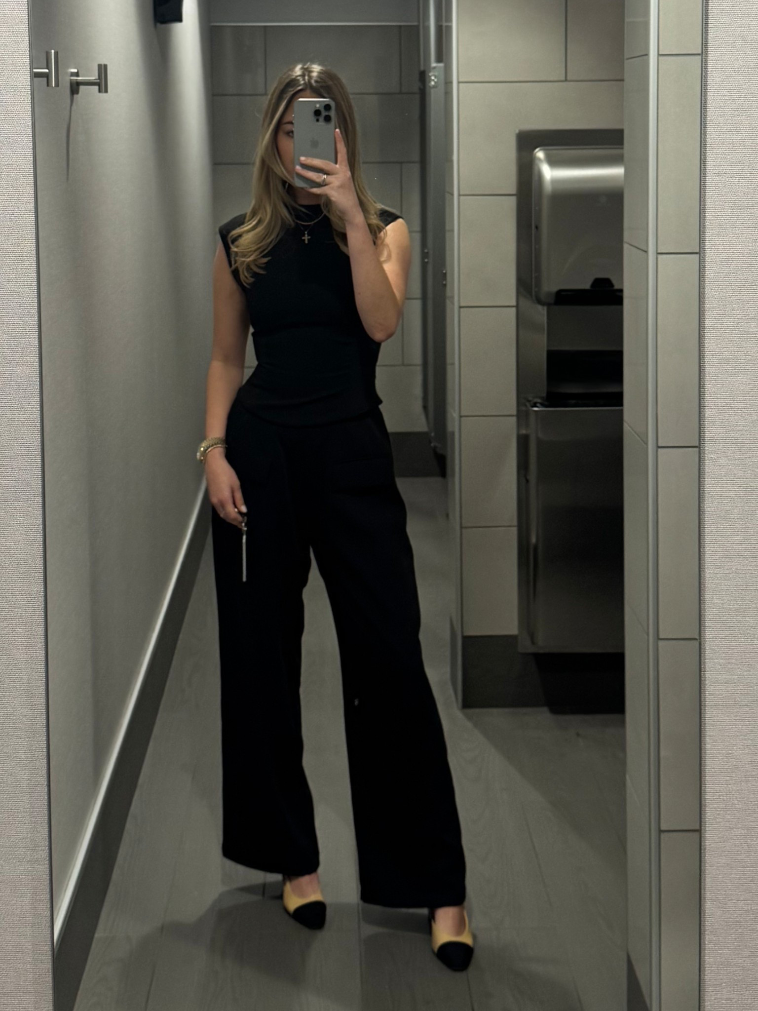 Office Outfit of the Day

LTK workwear
office outfit
business casual
workwear style
Chanel
Chanel loafers
Blazer
trousers

#LTKWorkwear #LTKShoeCrush #LTKStyleTip