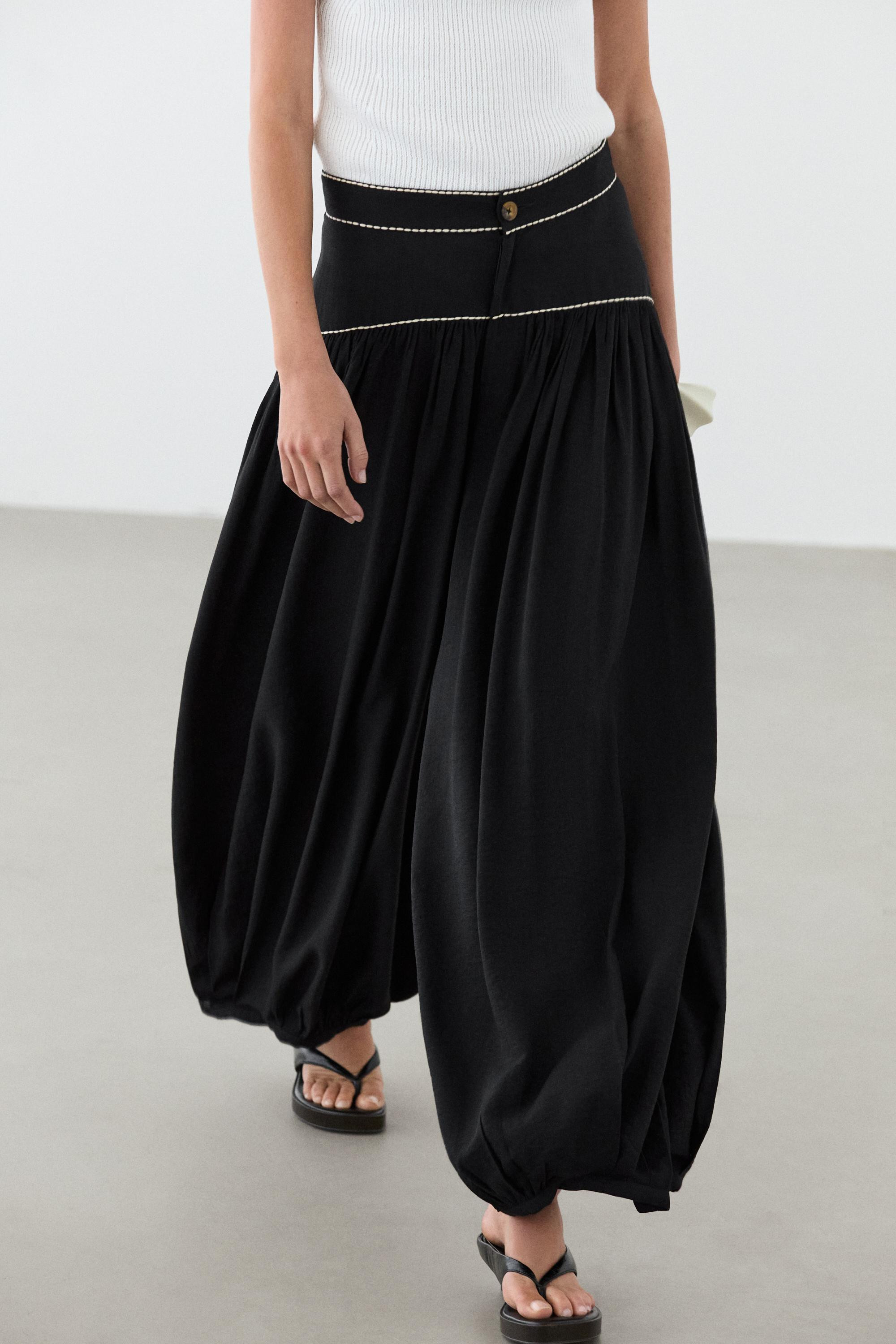 VIEW LOOK
Flowing trousers with contrast detail

 120 €  Colour:  Black  Add to basket Colour: ... | Massimo Dutti NL