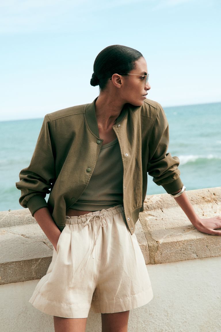 Linen-blend pull-on shorts - Beige - Ladies | H&M GB | H&M (UK, MY, IN, SG, PH, TW, HK)